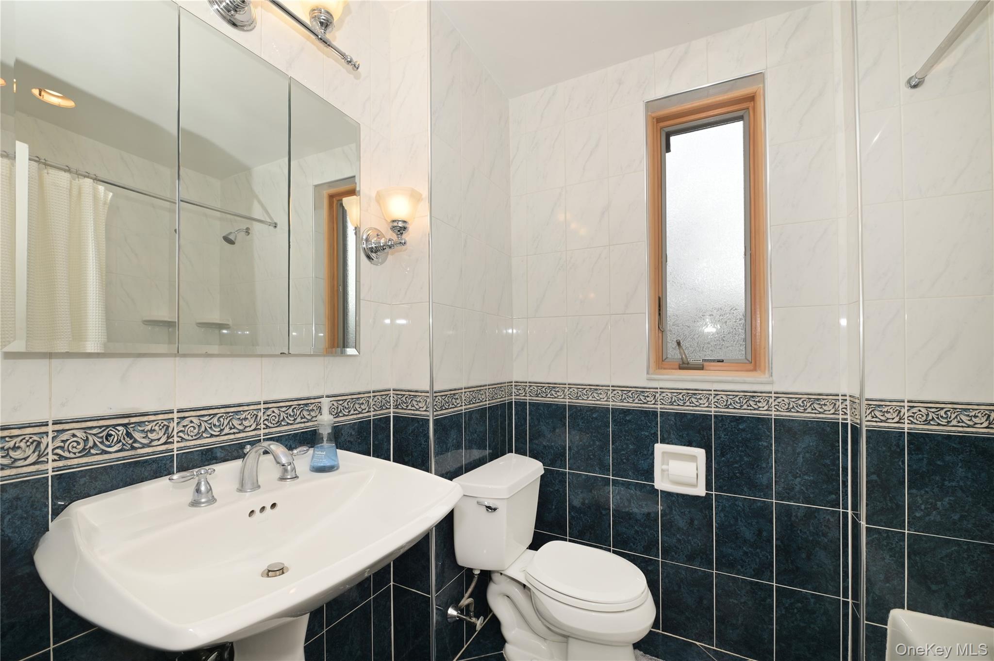 #20 photo, 82-49 211th Street, Hollis Hills , NY 11427