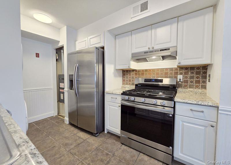 #4 photo, 277 Storm Drive, Holtsville , NY 11742