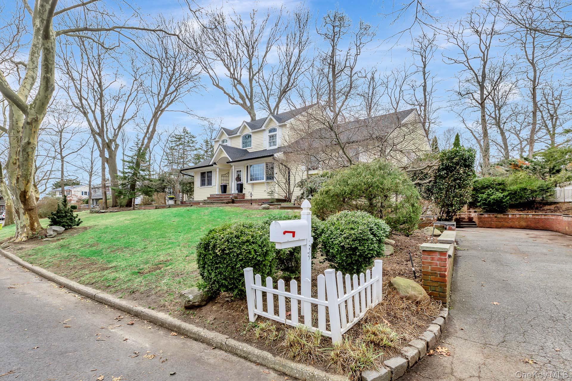 #2 photo, 34 Peterborough Drive, Northport , NY 11768