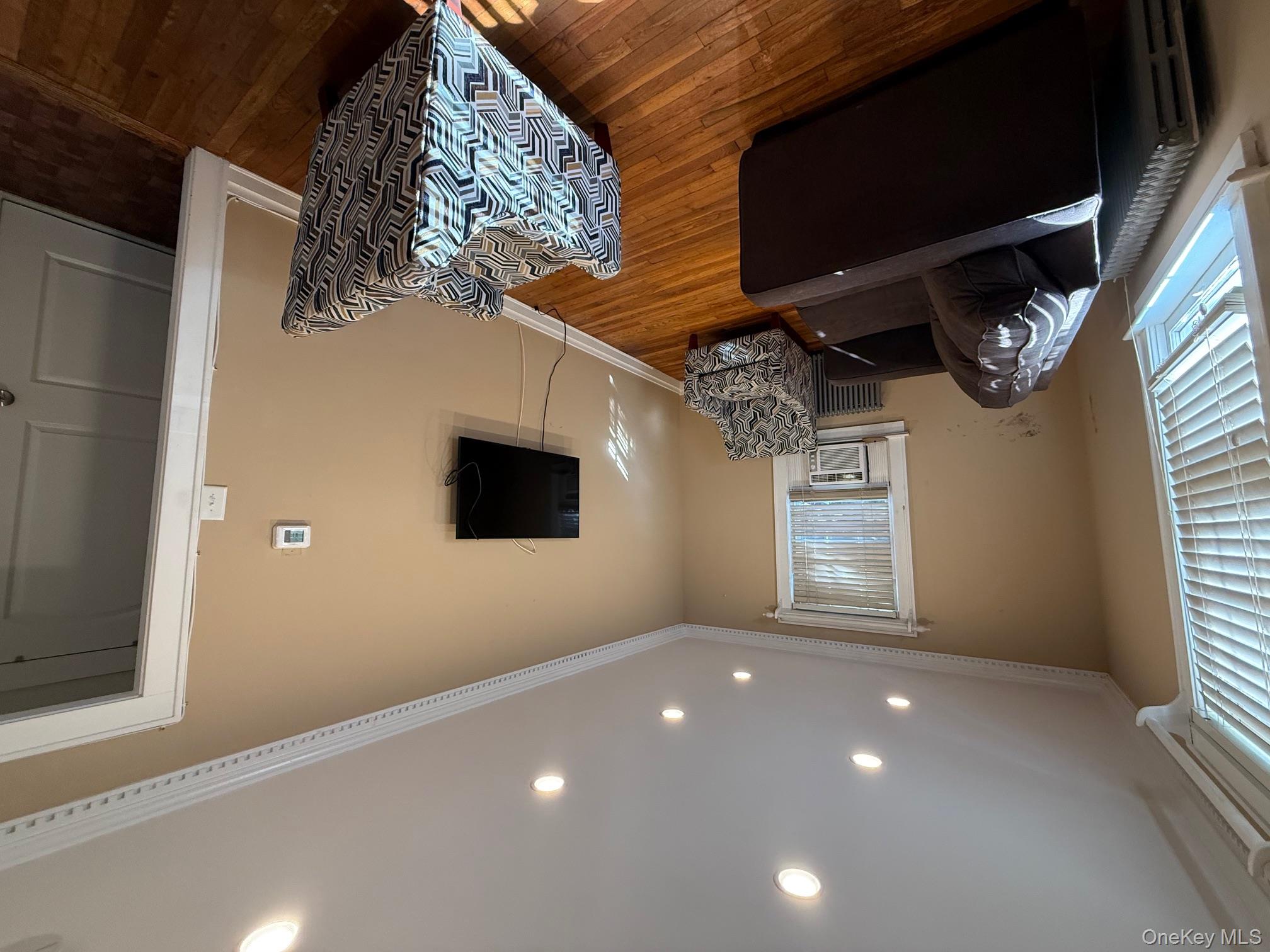 #7 photo, 143 East Avenue, Hicksville , NY 11801