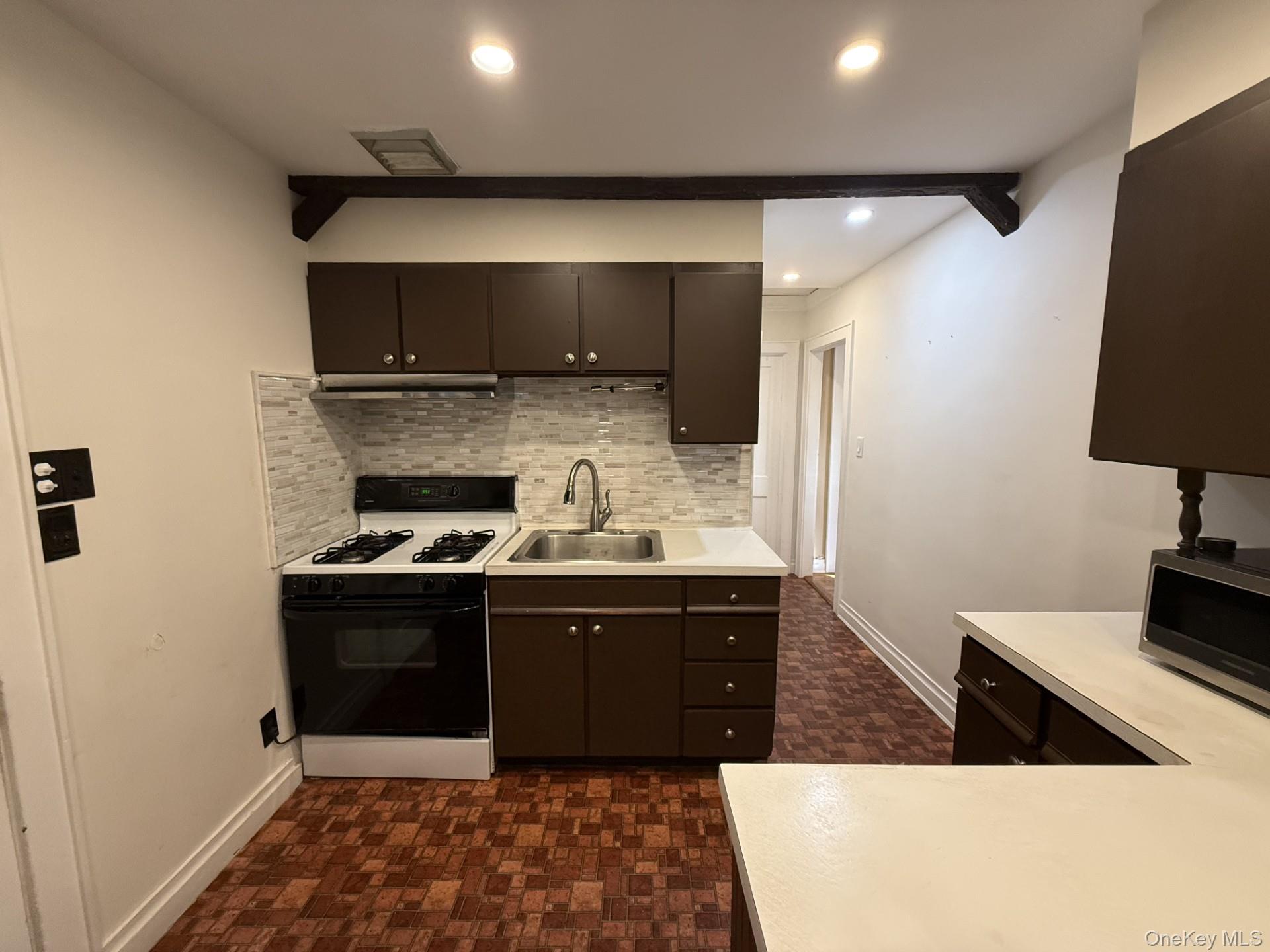 #8 photo, 143 East Avenue, Hicksville , NY 11801