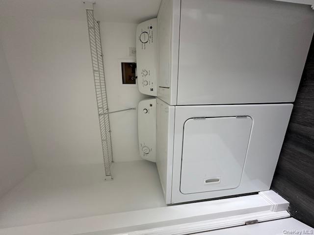 #20 photo, 135 Village Circle, Manorville , NY 11949