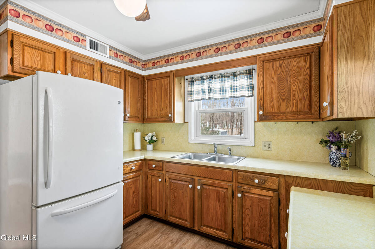 #11 photo, 5 Glenbrook Road, Glenville , NY 12302