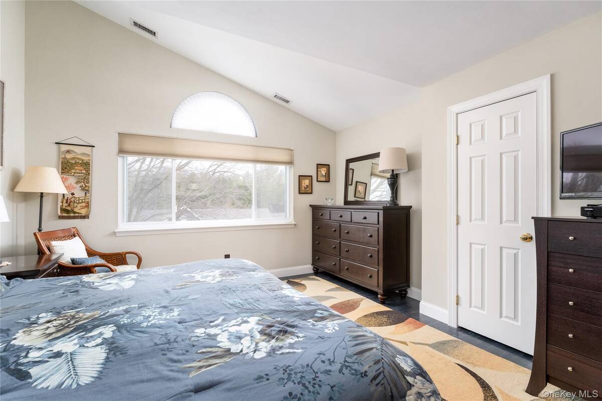 #13 photo, 654 Birchwood Park Drive, Middle Island , NY 11953