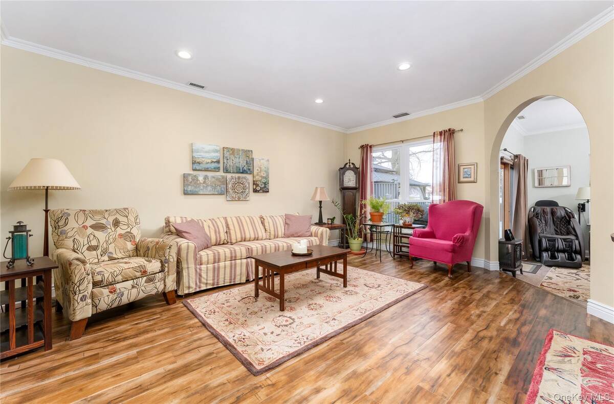 #6 photo, 654 Birchwood Park Drive, Middle Island , NY 11953