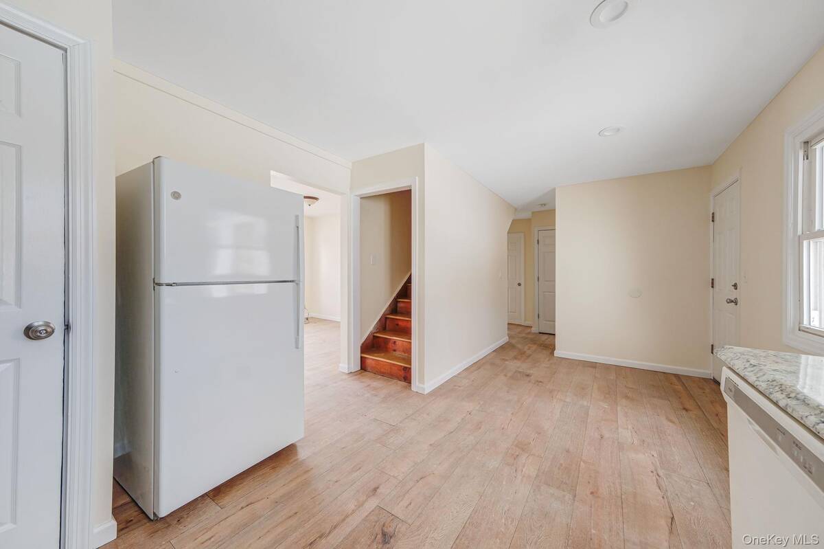 #11 photo, 22 Overbrook Street, 롱 아일랜드 Riverhead , NY 11901