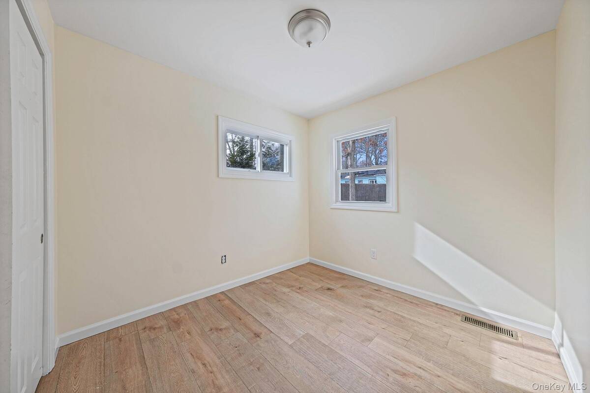 #20 photo, 22 Overbrook Street, 롱 아일랜드 Riverhead , NY 11901