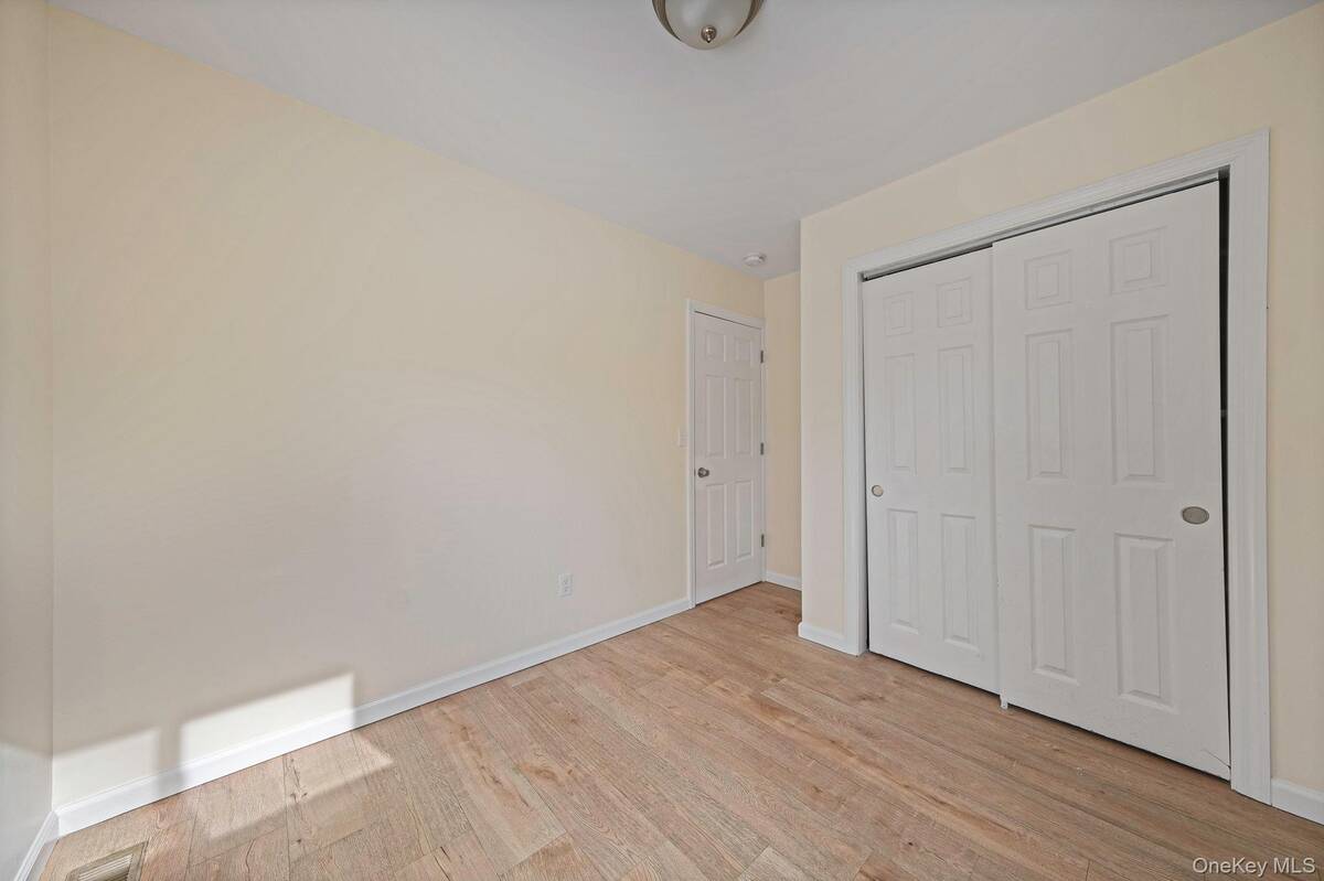 #21 photo, 22 Overbrook Street, 롱 아일랜드 Riverhead , NY 11901