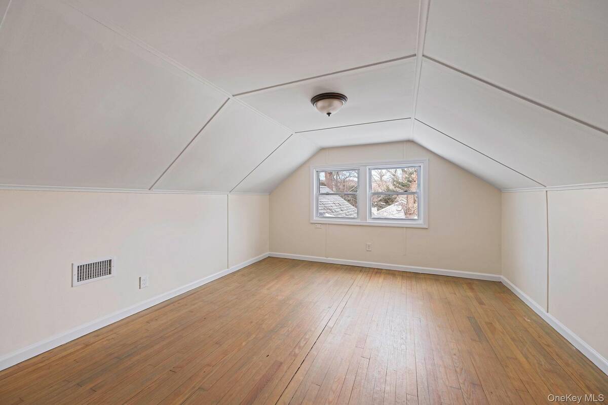 #28 photo, 22 Overbrook Street, 롱 아일랜드 Riverhead , NY 11901