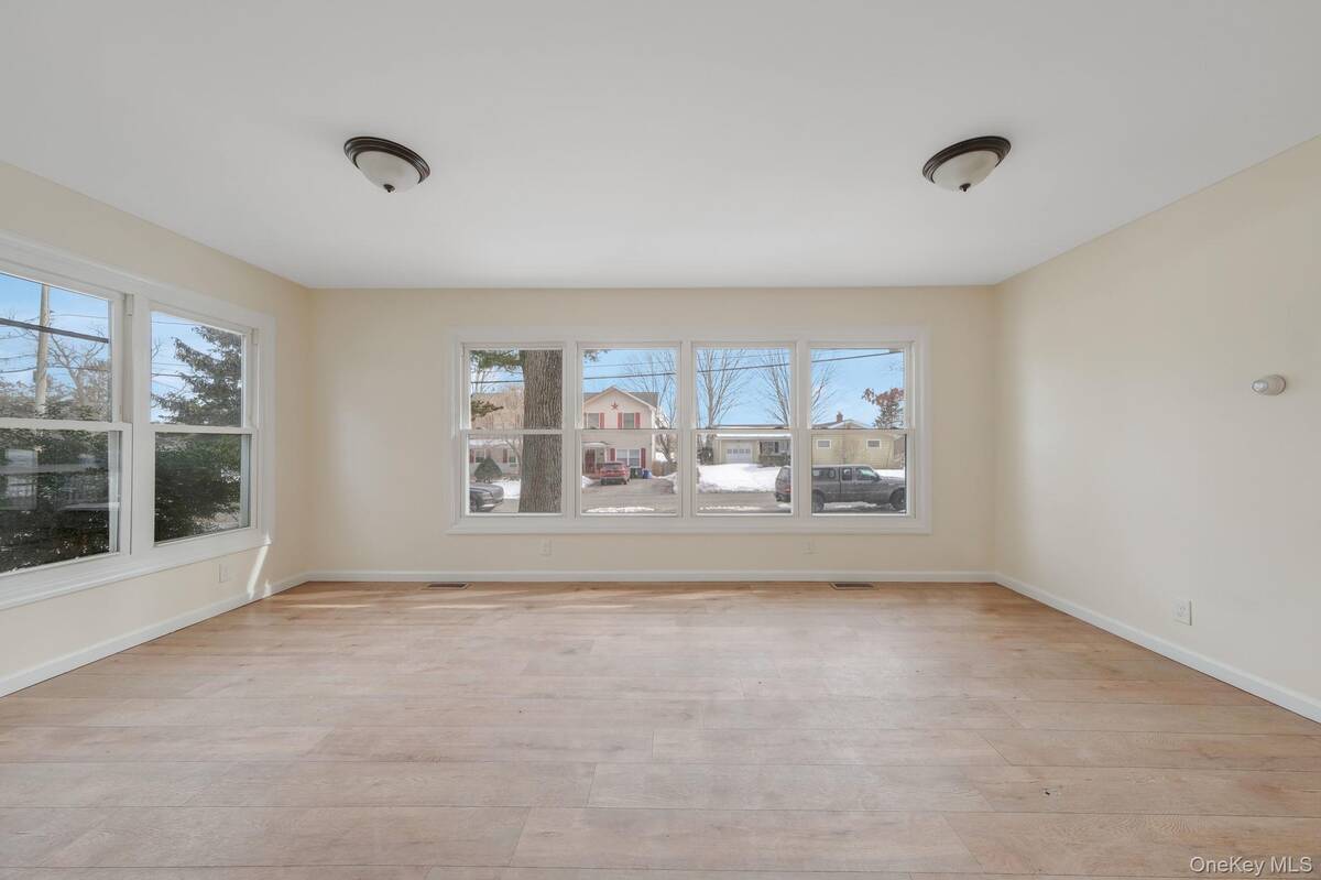 #6 photo, 22 Overbrook Street, 롱 아일랜드 Riverhead , NY 11901