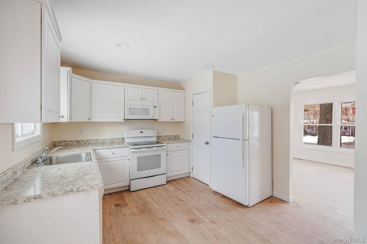 #7 photo, 22 Overbrook Street, 롱 아일랜드 Riverhead , NY 11901