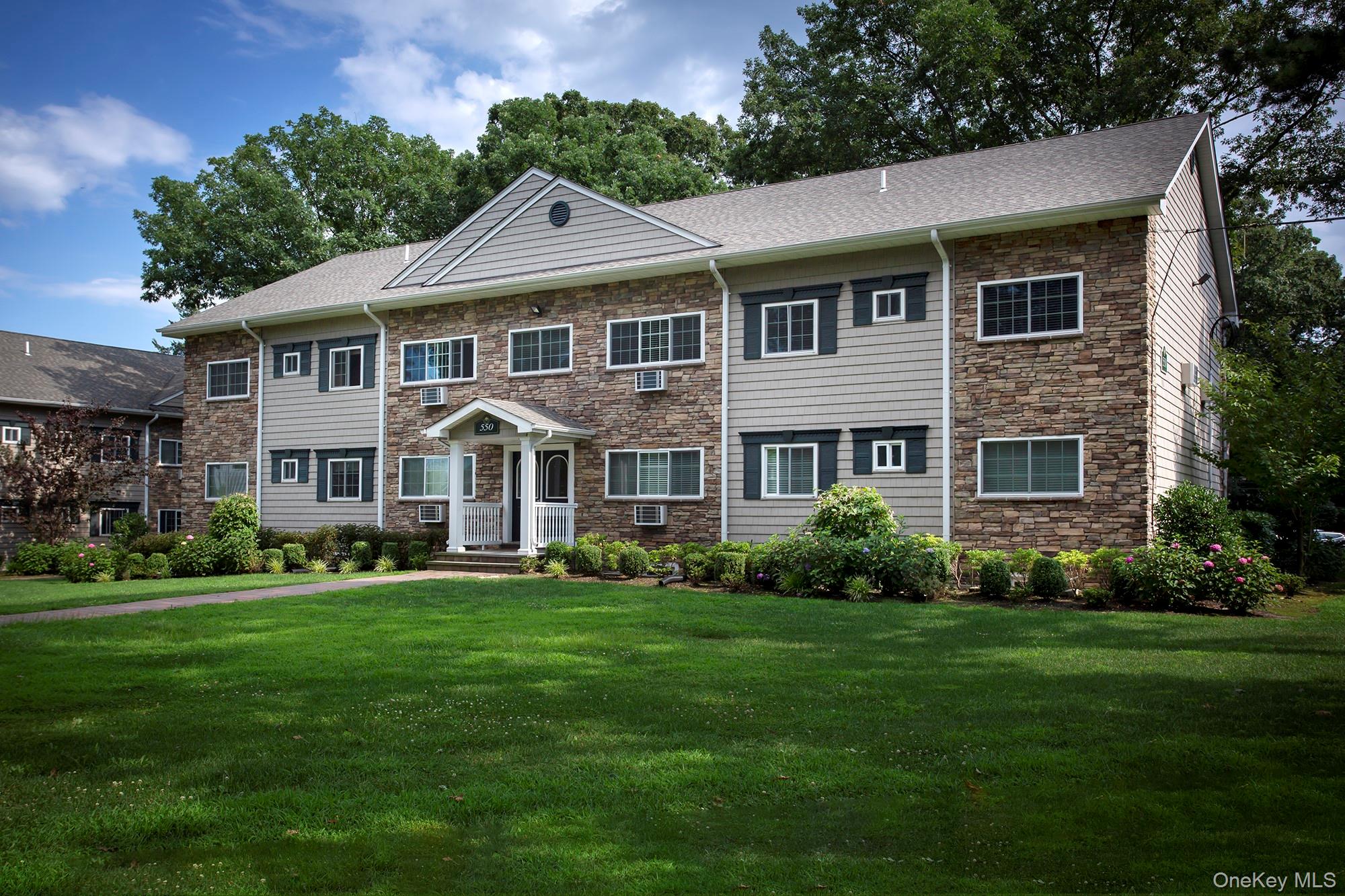 #1 photo, 554 New Highway, Hauppauge , NY 11788