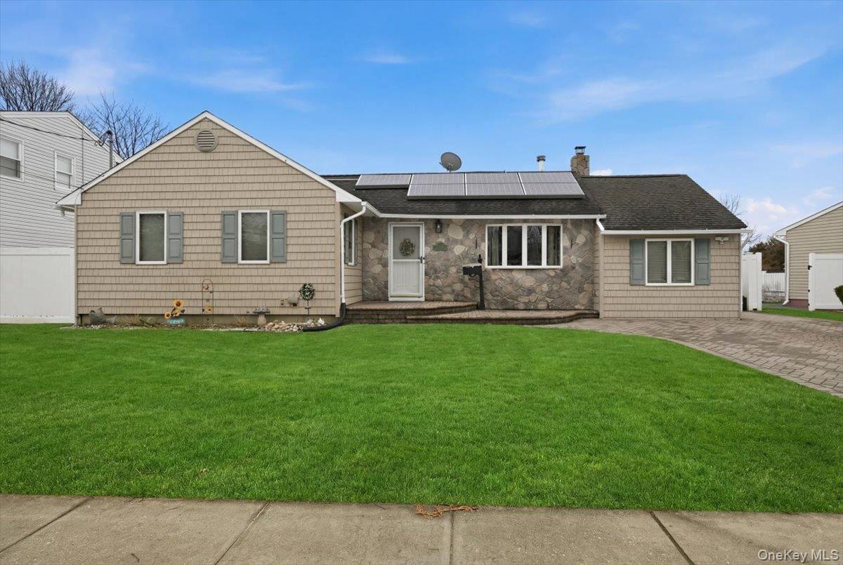 #1 photo, 38 Bacon Lane, Babylon , NY 11702