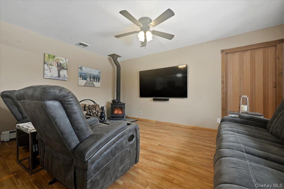 #12 photo, 38 Bacon Lane, Babylon , NY 11702