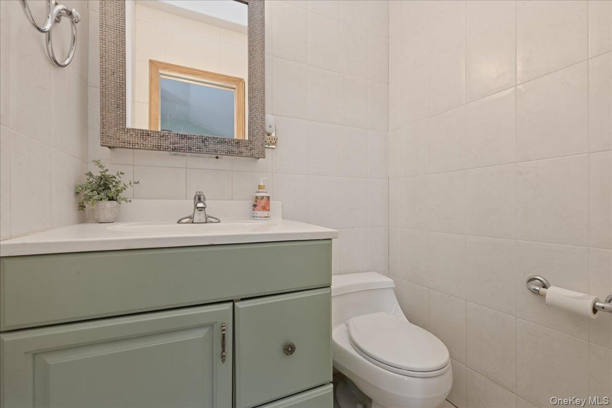 #19 photo, 38 Bacon Lane, Babylon , NY 11702