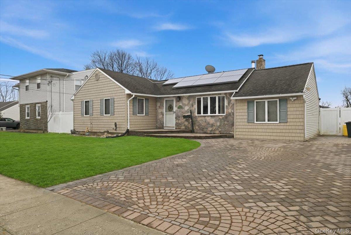 #2 photo, 38 Bacon Lane, Babylon , NY 11702