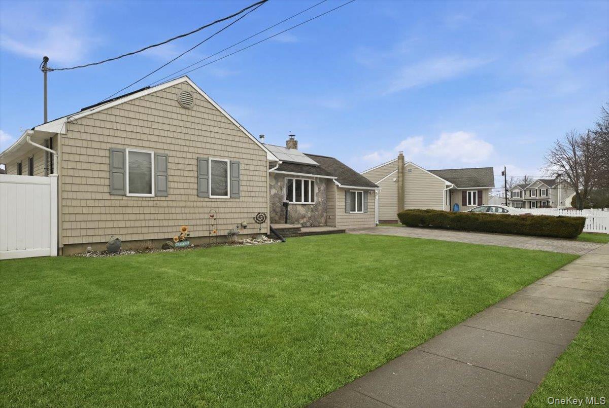 #3 photo, 38 Bacon Lane, Babylon , NY 11702