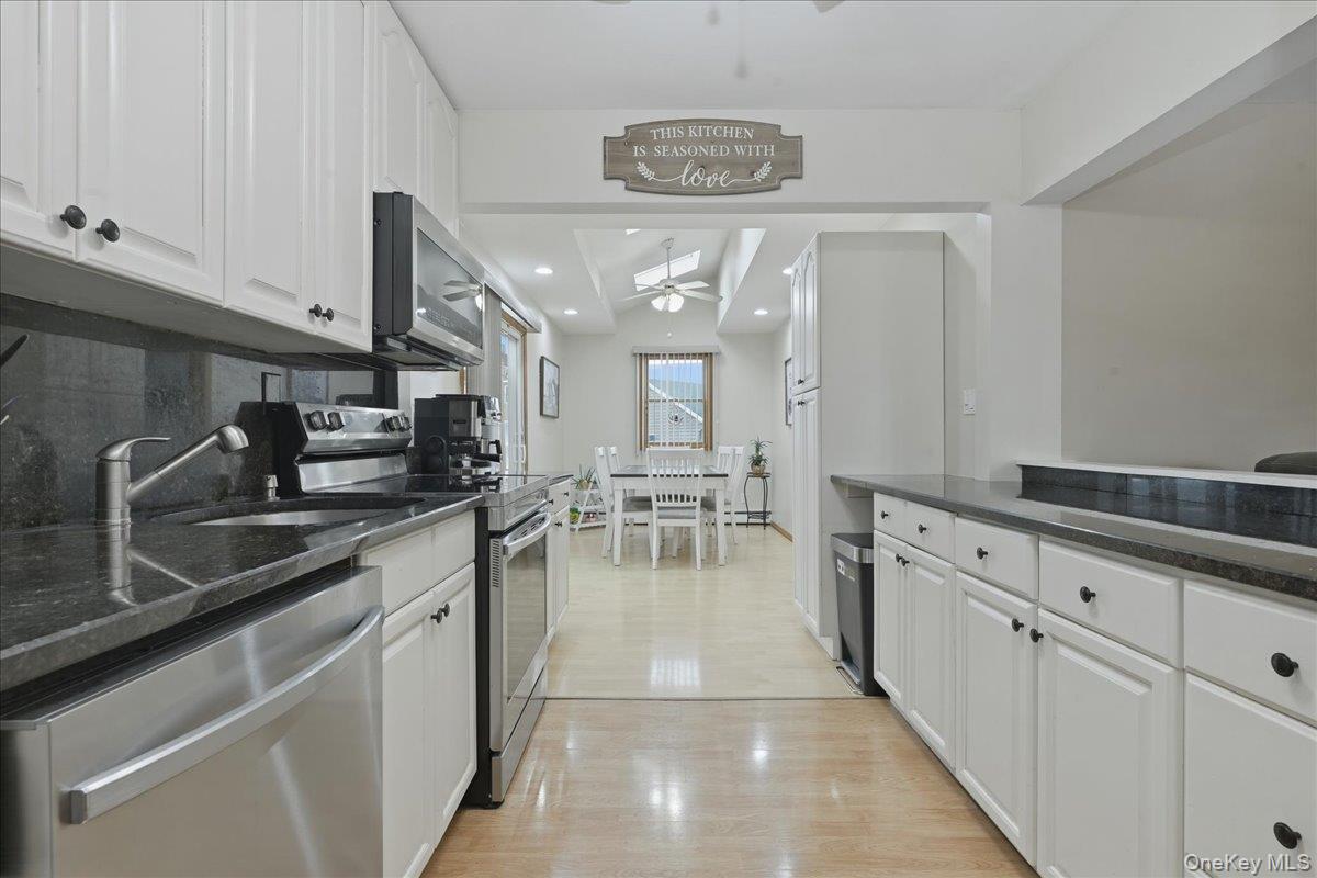 #6 photo, 38 Bacon Lane, Babylon , NY 11702