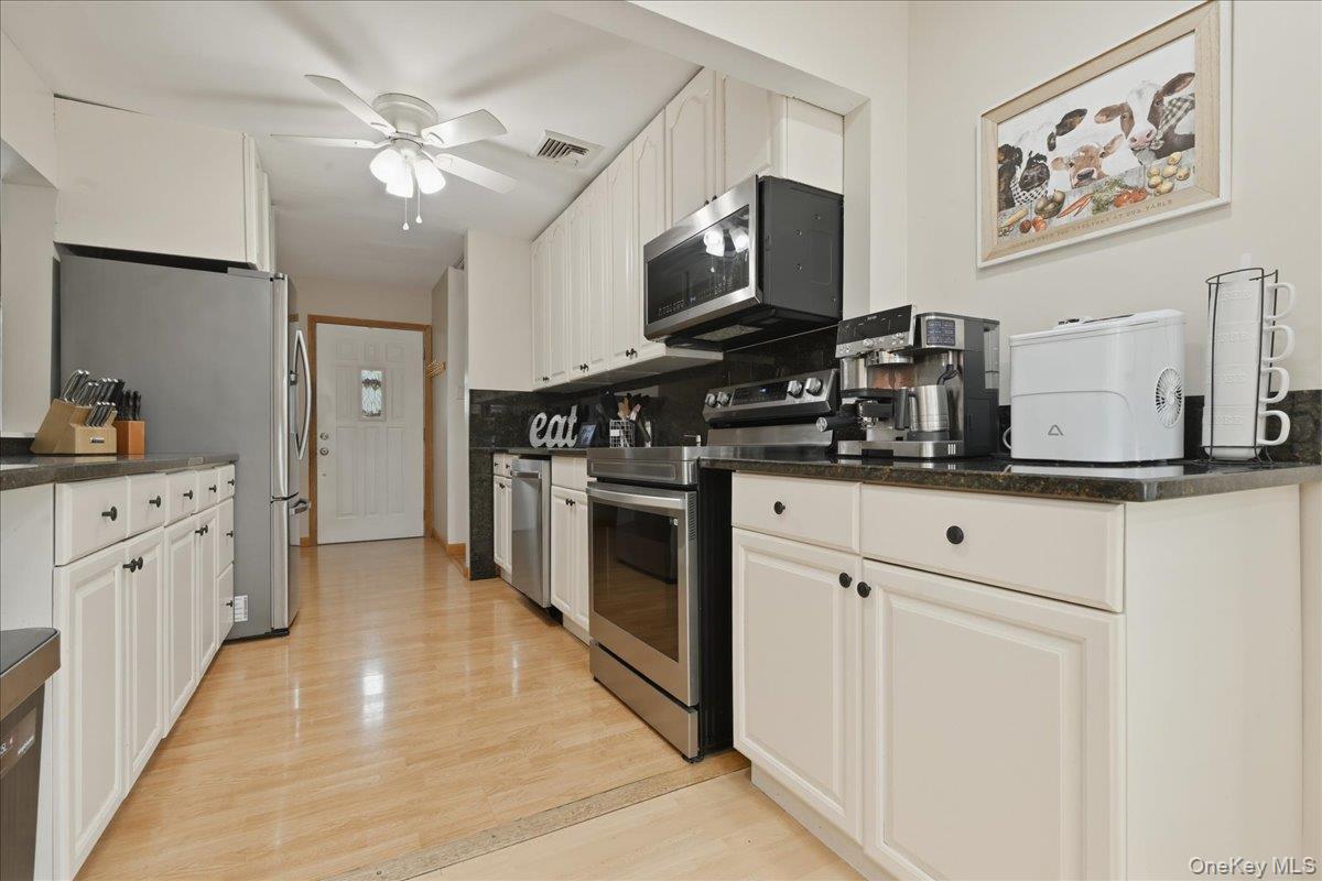 #7 photo, 38 Bacon Lane, Babylon , NY 11702