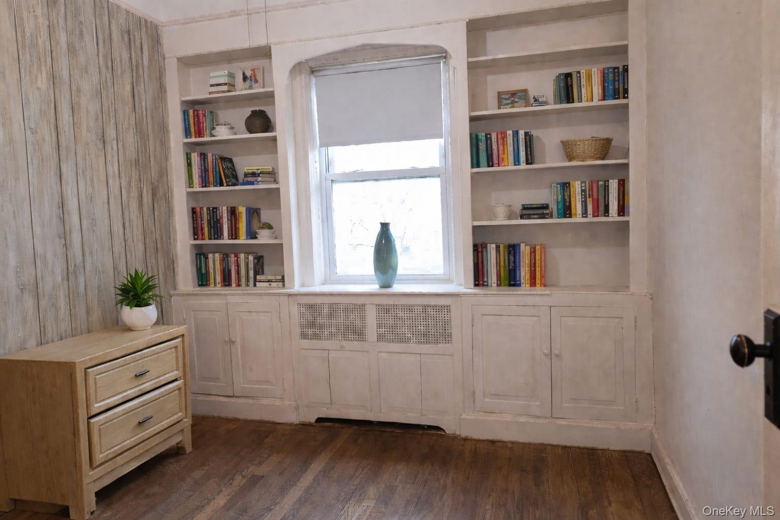 #13 photo, 84-15 25th Avenue, Куинс ‖ East Elmhurst , NY 11370