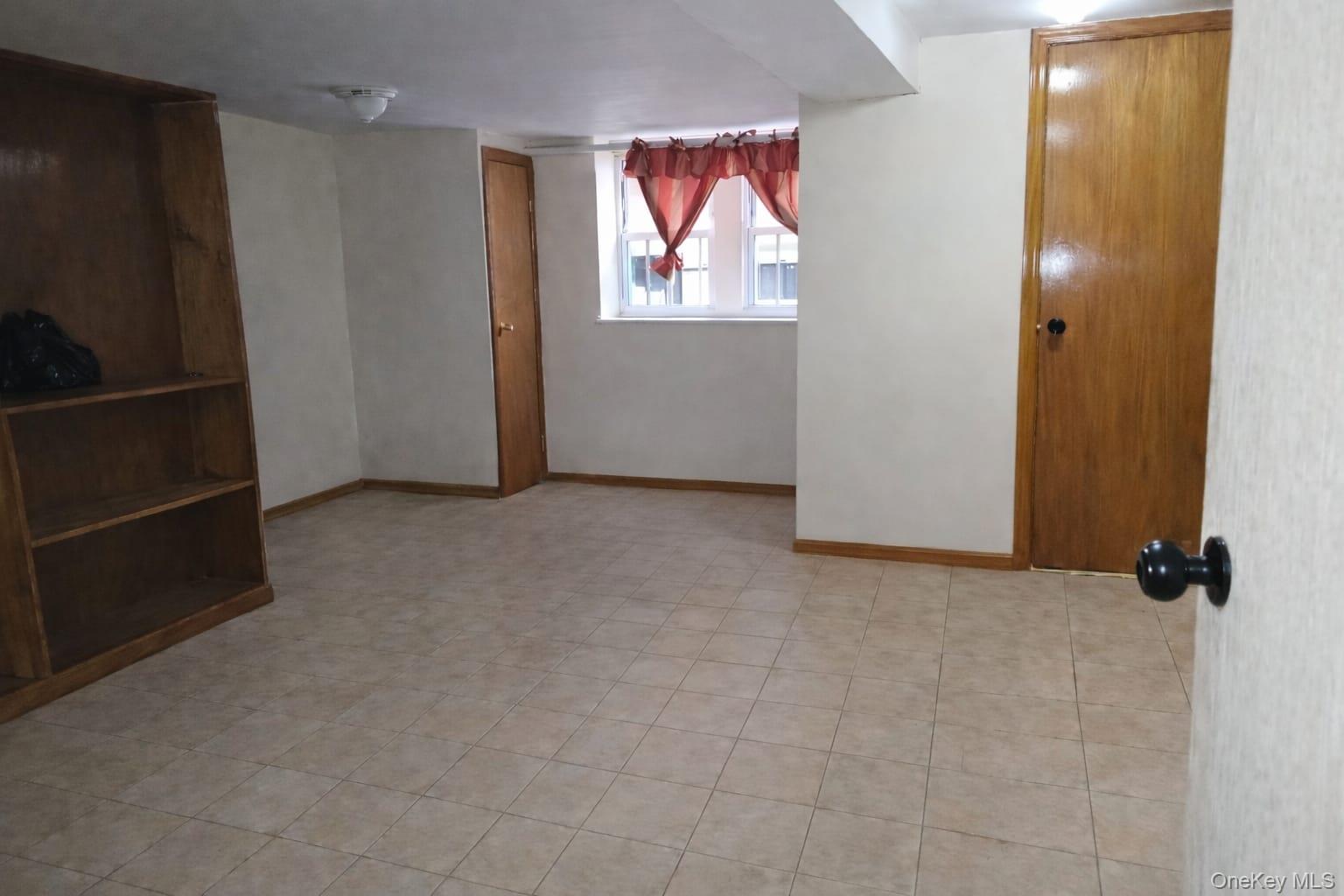 #17 photo, 84-15 25th Avenue, Куинс ‖ East Elmhurst , NY 11370