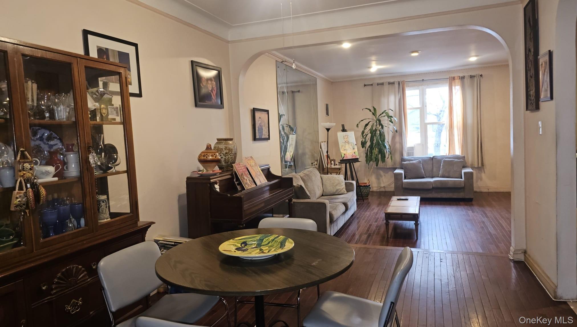 #4 photo, 84-15 25th Avenue, Куинс ‖ East Elmhurst , NY 11370