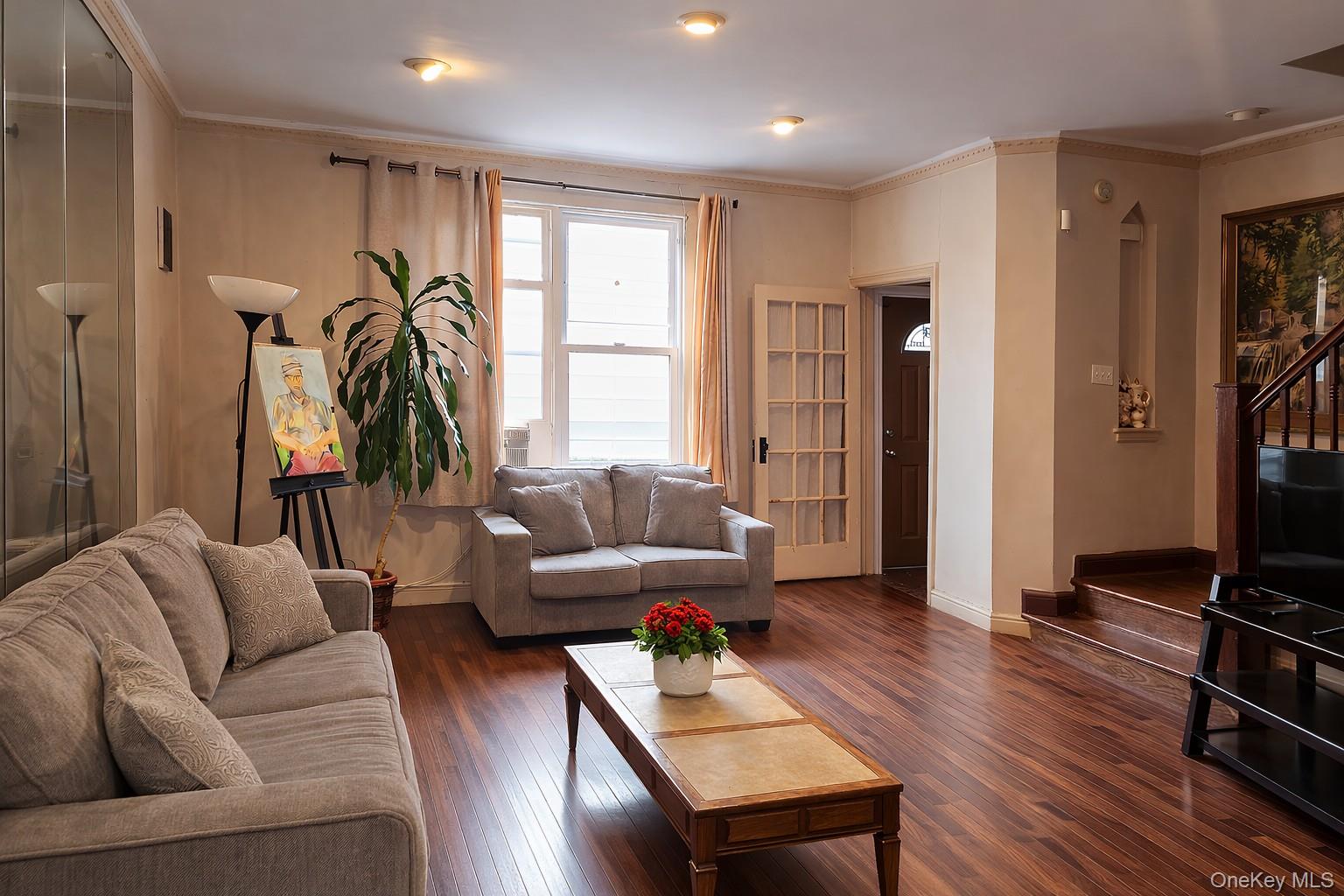 #5 photo, 84-15 25th Avenue, Куинс ‖ East Elmhurst , NY 11370