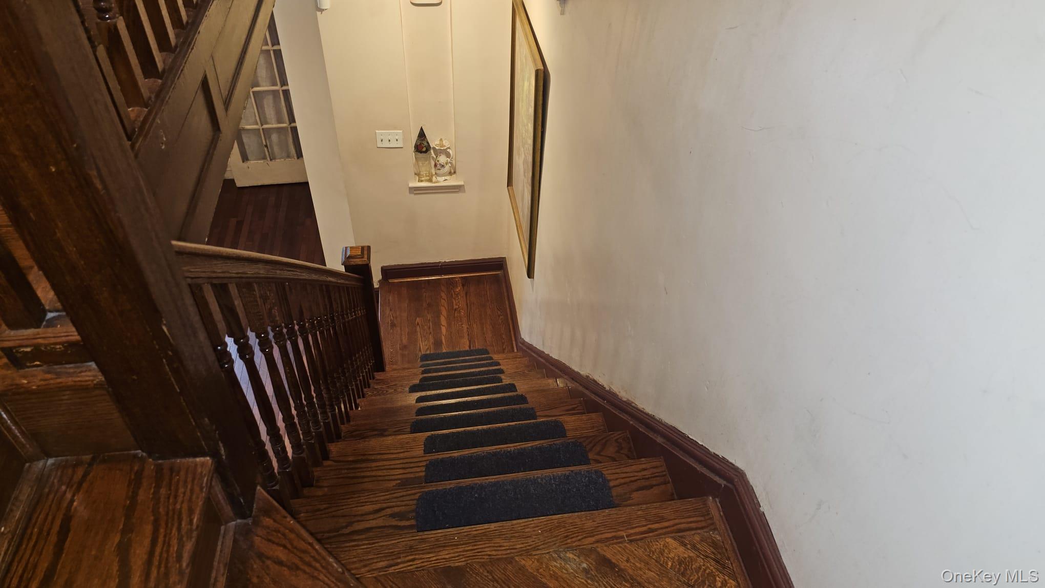 #9 photo, 84-15 25th Avenue, Куинс ‖ East Elmhurst , NY 11370