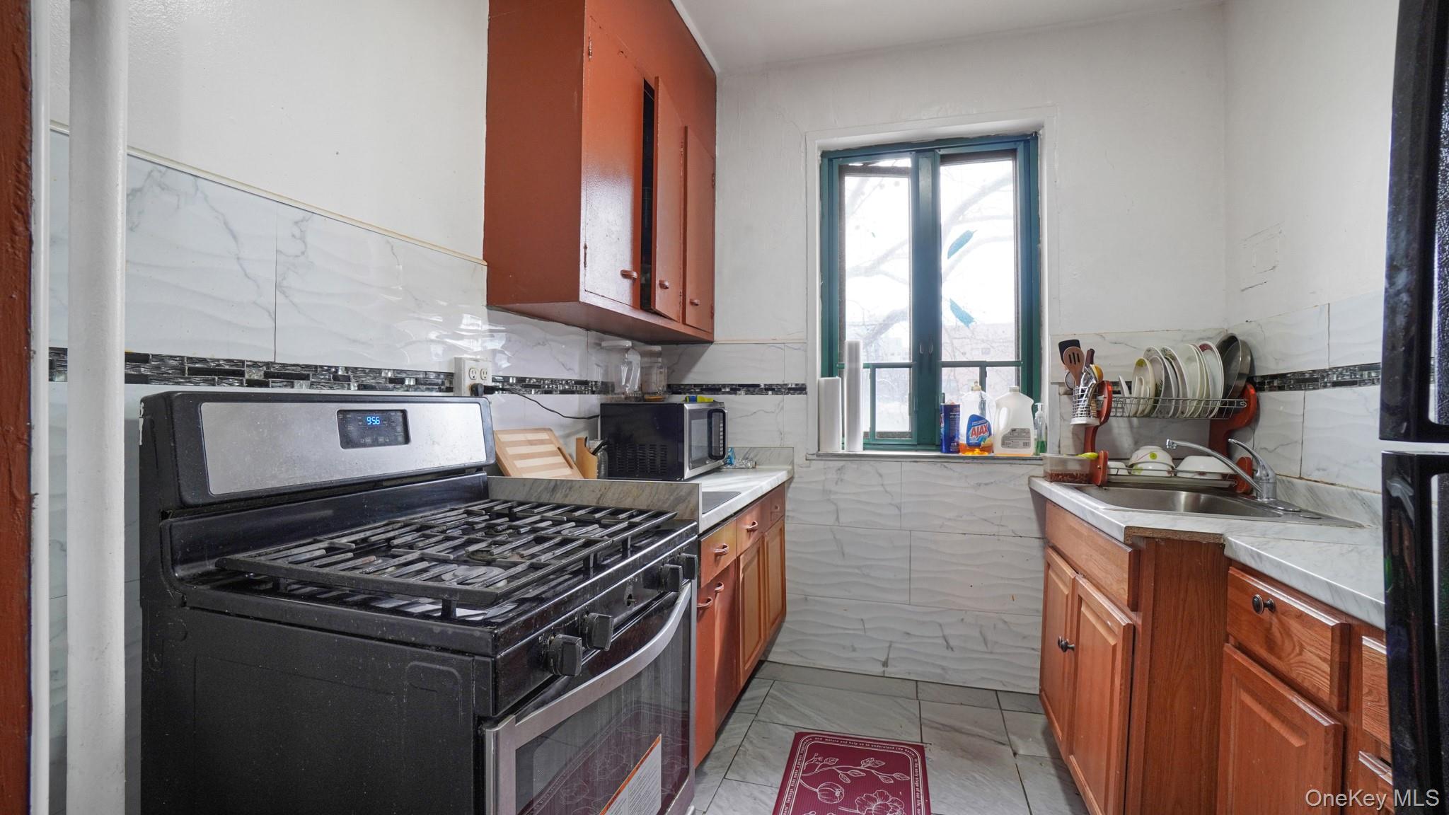 #7 photo, 2049 McGraw Avenue, Bronx , NY 10462