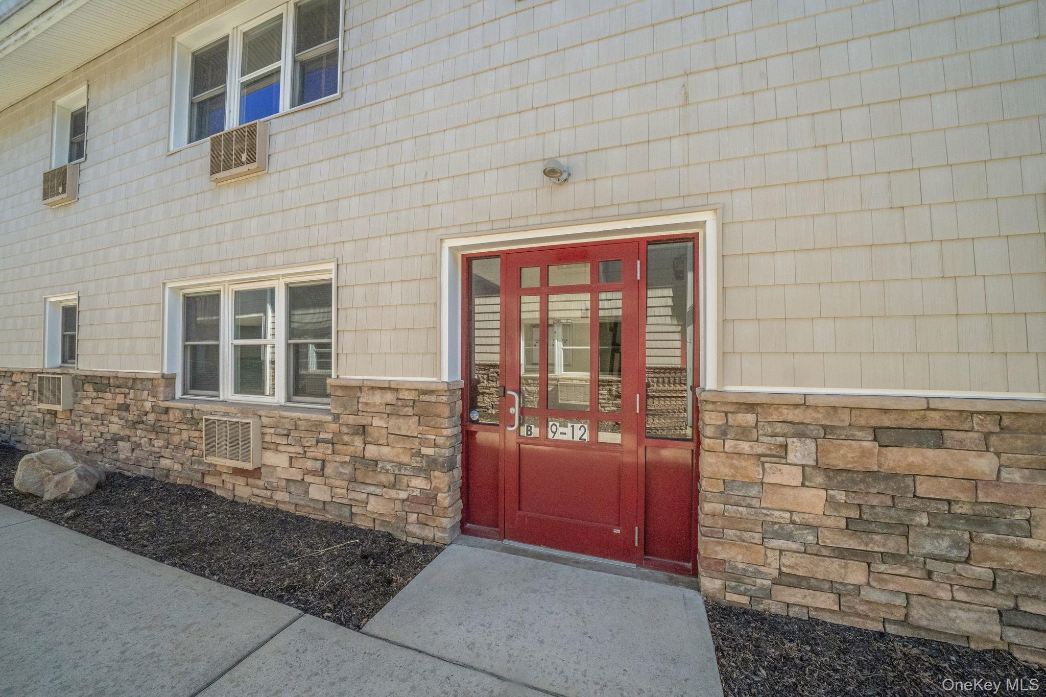 #11 photo, 490 Main Street, ناسو Farmingdale , NY 11735