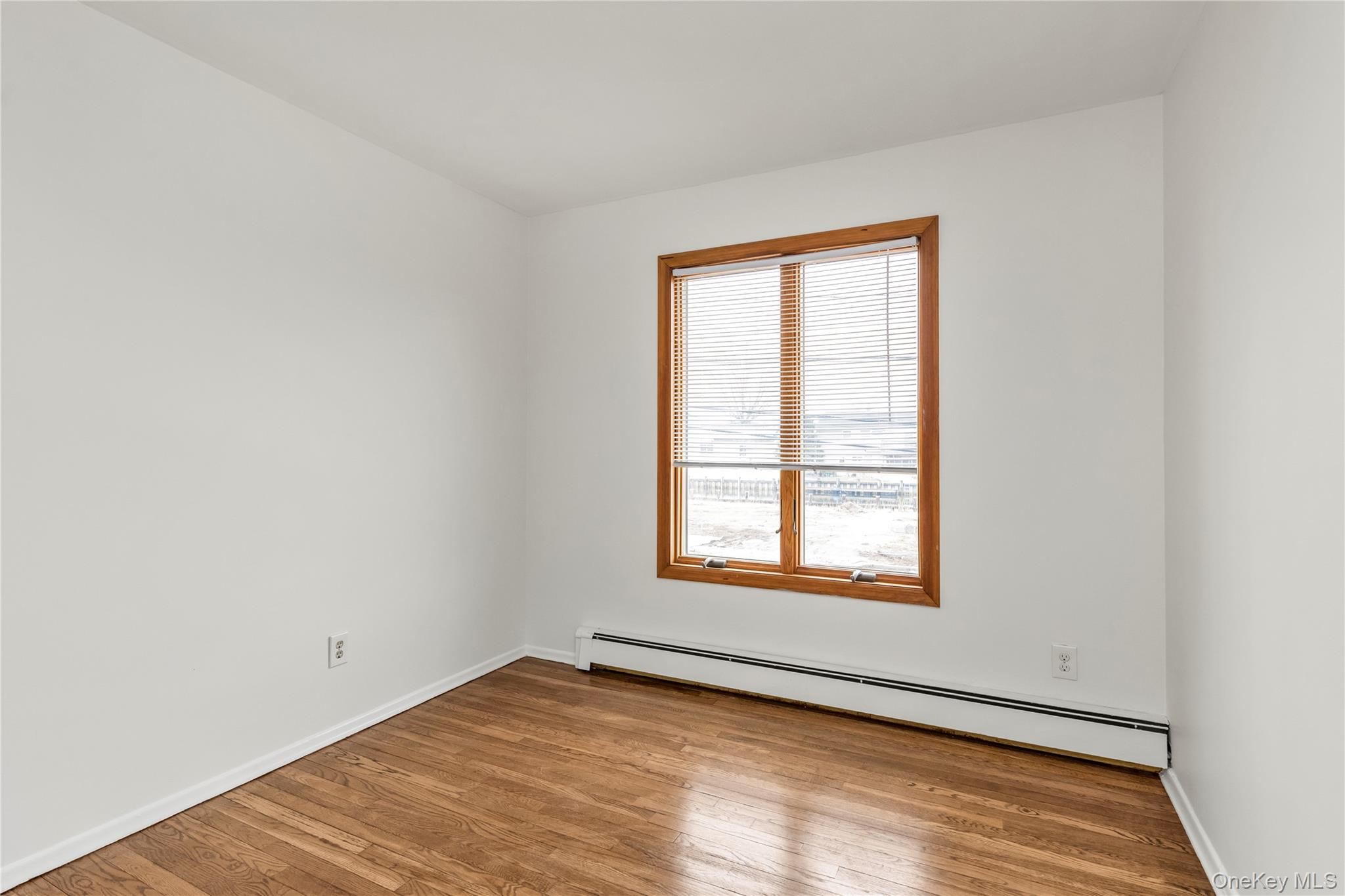 #12 photo, 2666 Peconic Avenue, नासाउ काउंटी Seaford , NY 11783