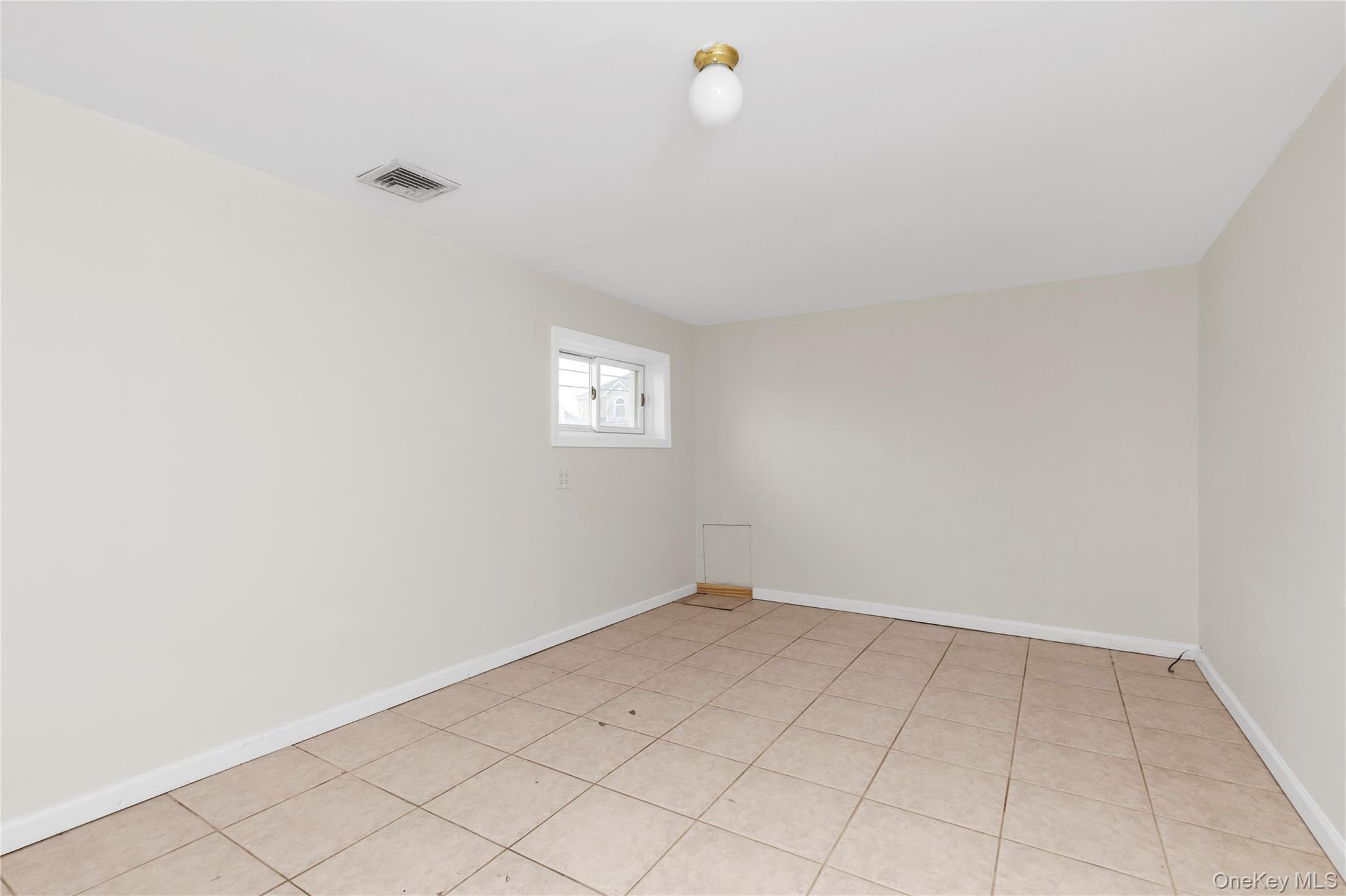 #13 photo, 2666 Peconic Avenue, नासाउ काउंटी Seaford , NY 11783