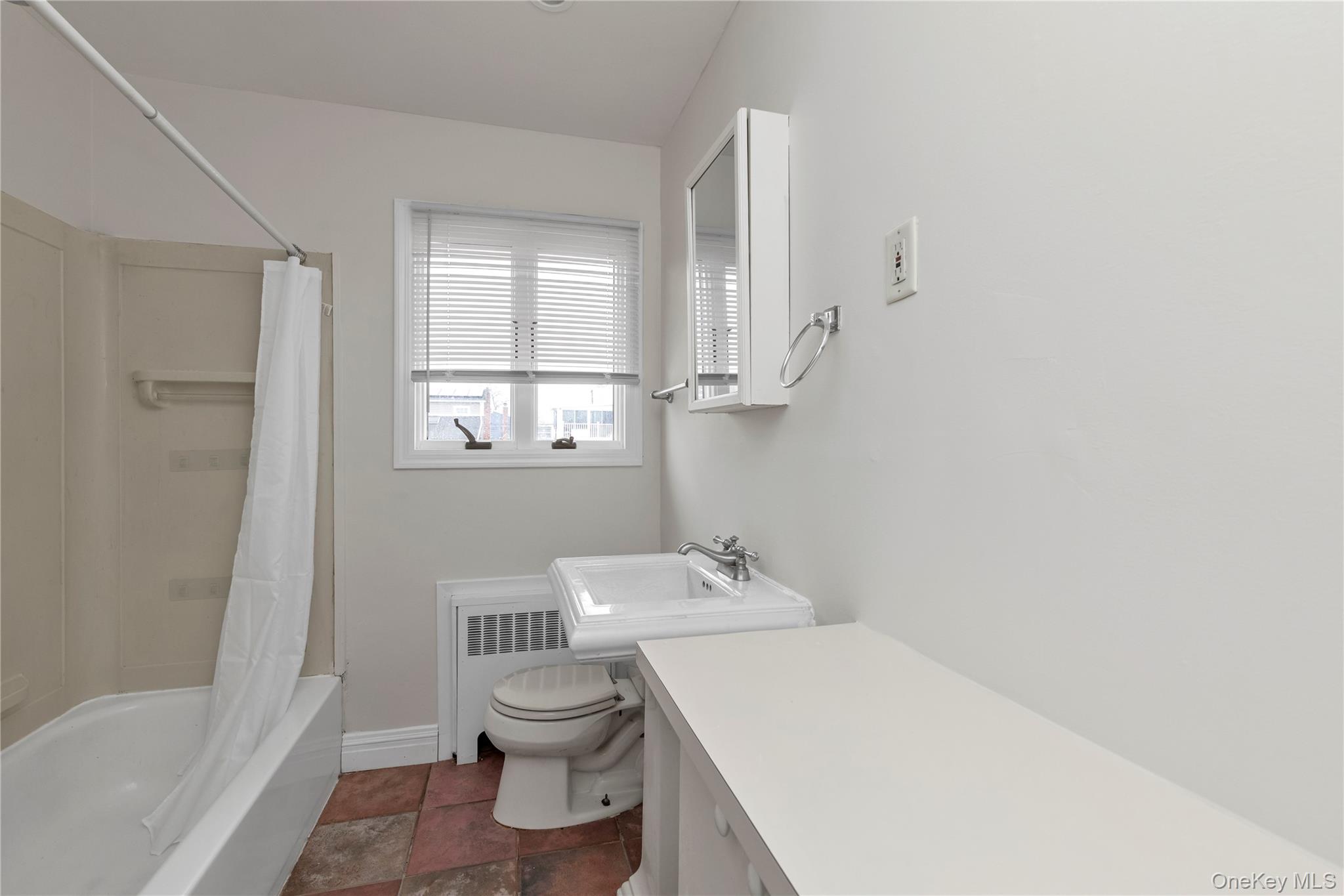 #15 photo, 2666 Peconic Avenue, नासाउ काउंटी Seaford , NY 11783