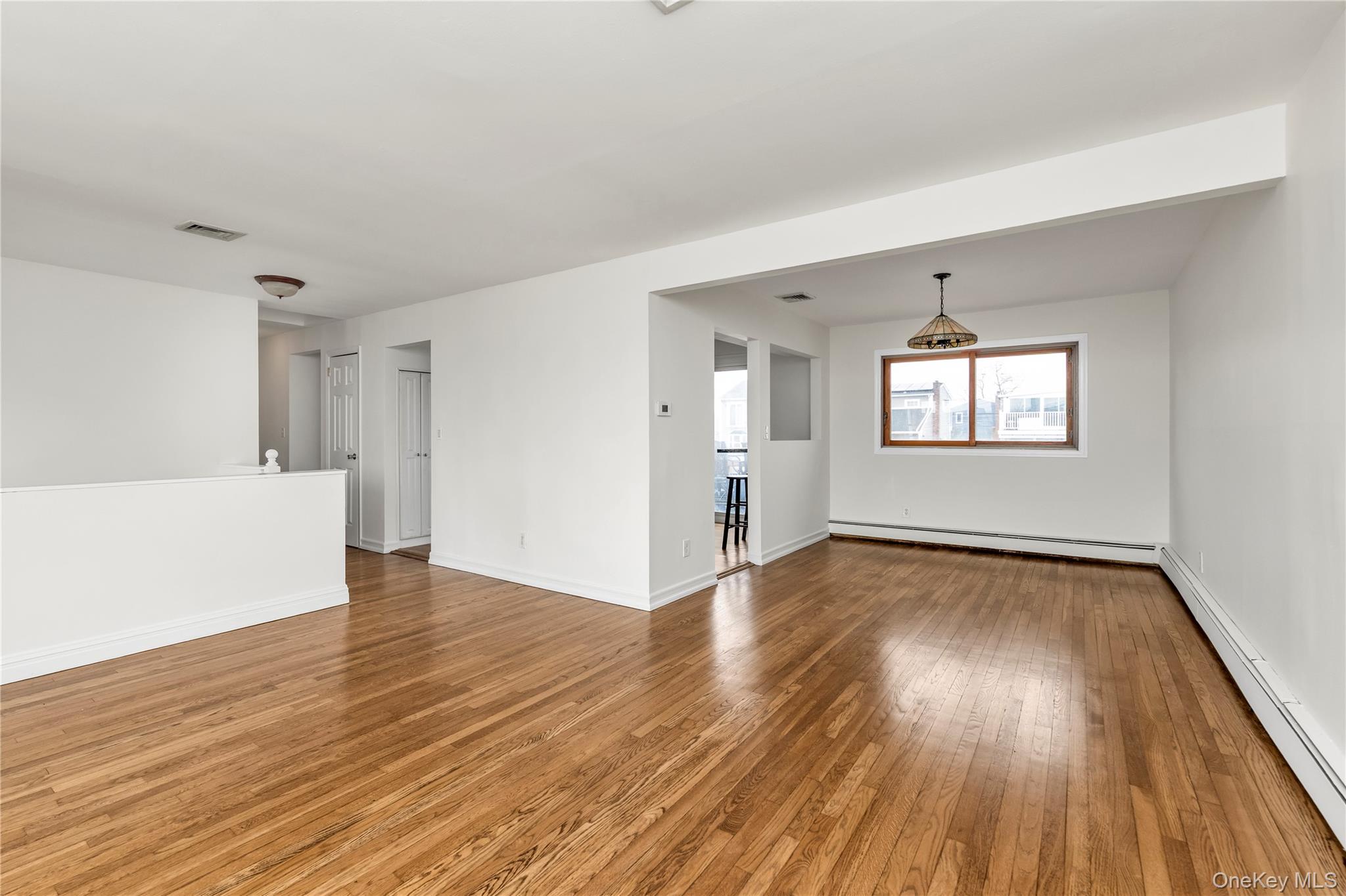 #4 photo, 2666 Peconic Avenue, नासाउ काउंटी Seaford , NY 11783