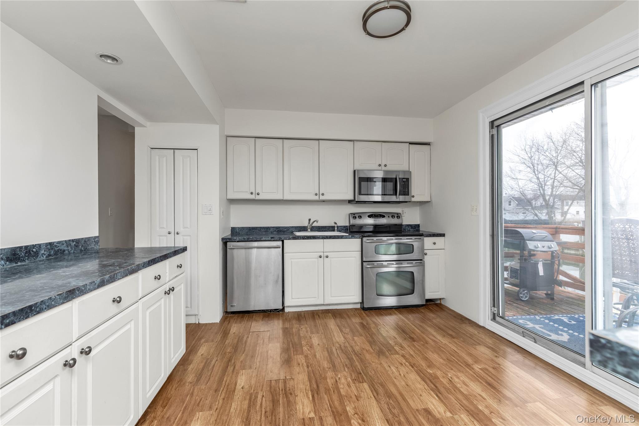 #7 photo, 2666 Peconic Avenue, नासाउ काउंटी Seaford , NY 11783