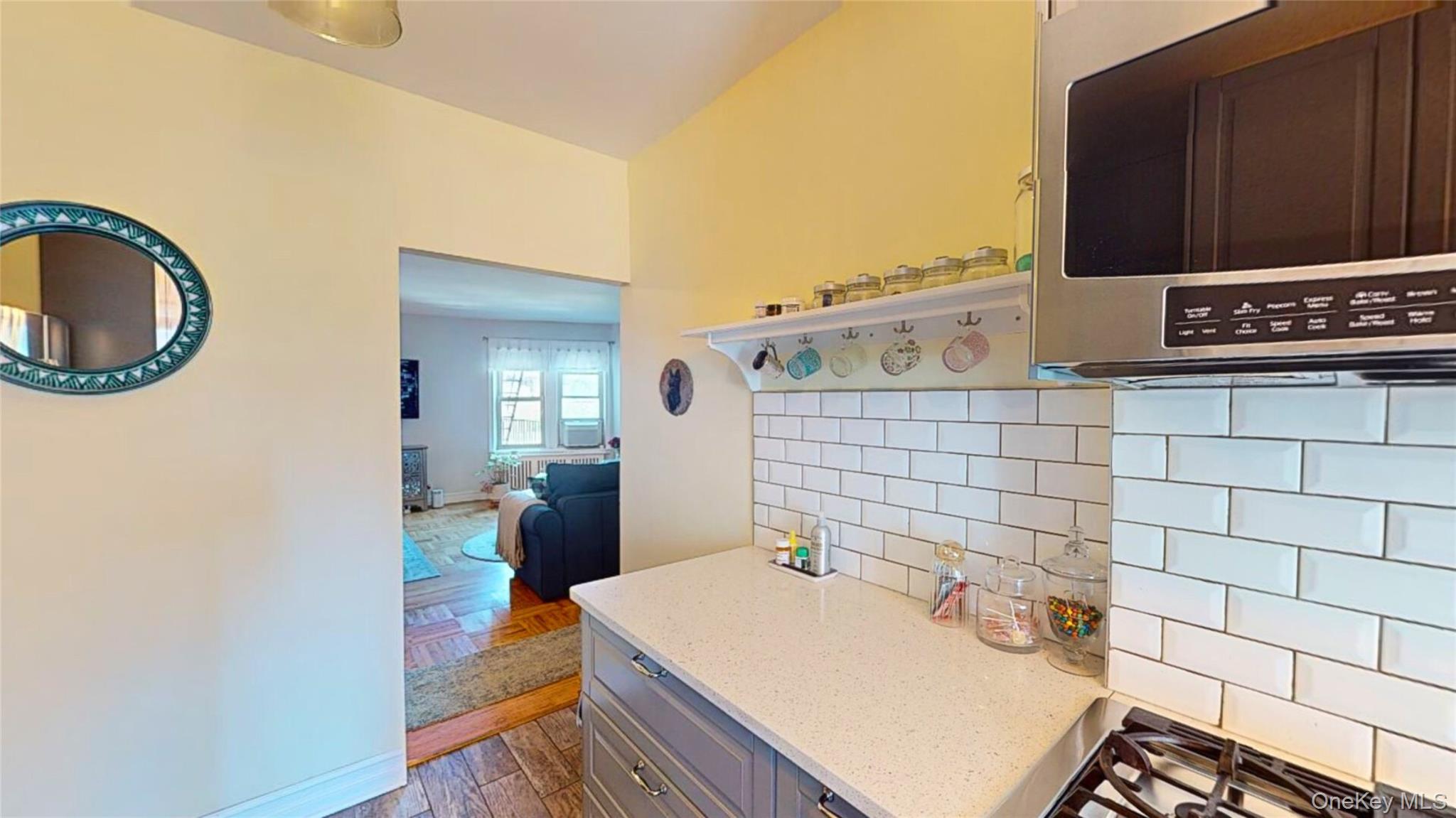 #13 photo, 48-01 42nd Street, कुईंस Sunnyside , NY 11104