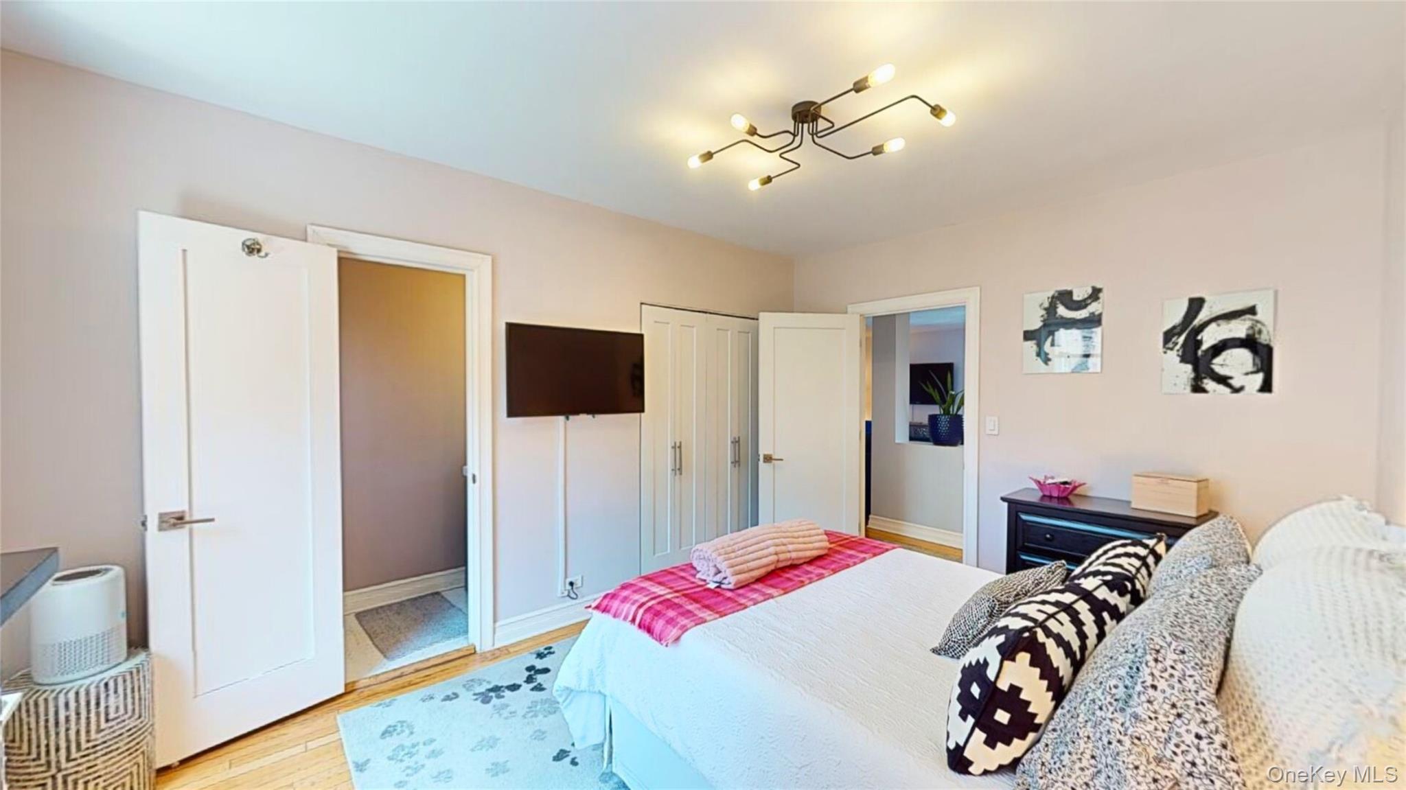 #19 photo, 48-01 42nd Street, कुईंस Sunnyside , NY 11104