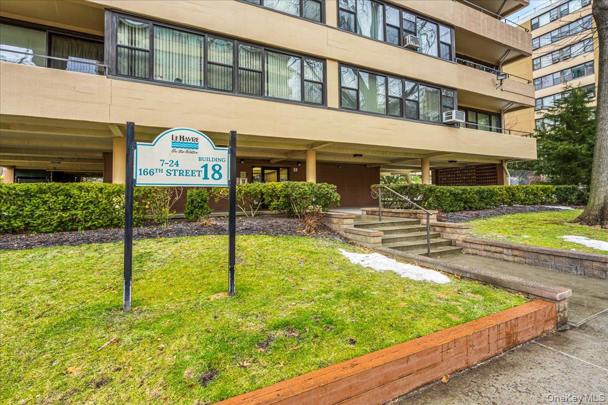 #18 photo, 7-24 166th Street, Куинс ‖ Beechhurst , NY 11357