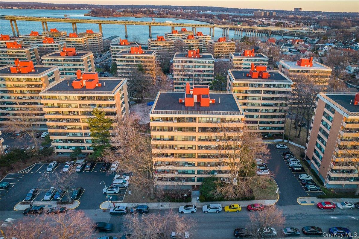 #19 photo, 7-24 166th Street, Куинс ‖ Beechhurst , NY 11357