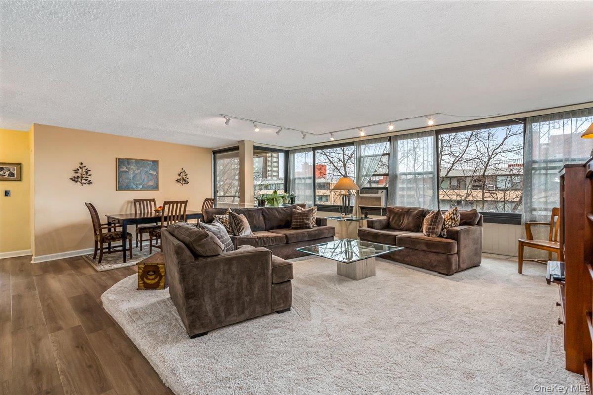 #2 photo, 7-24 166th Street, Куинс ‖ Beechhurst , NY 11357