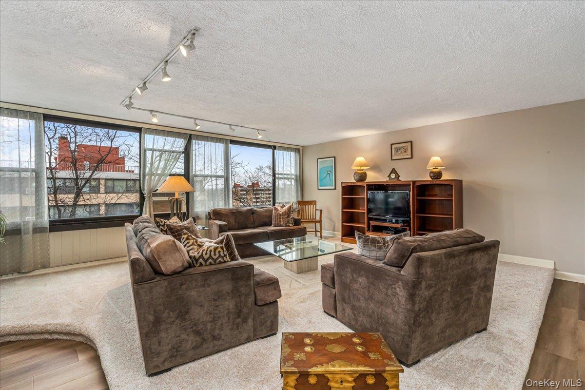 #3 photo, 7-24 166th Street, Куинс ‖ Beechhurst , NY 11357