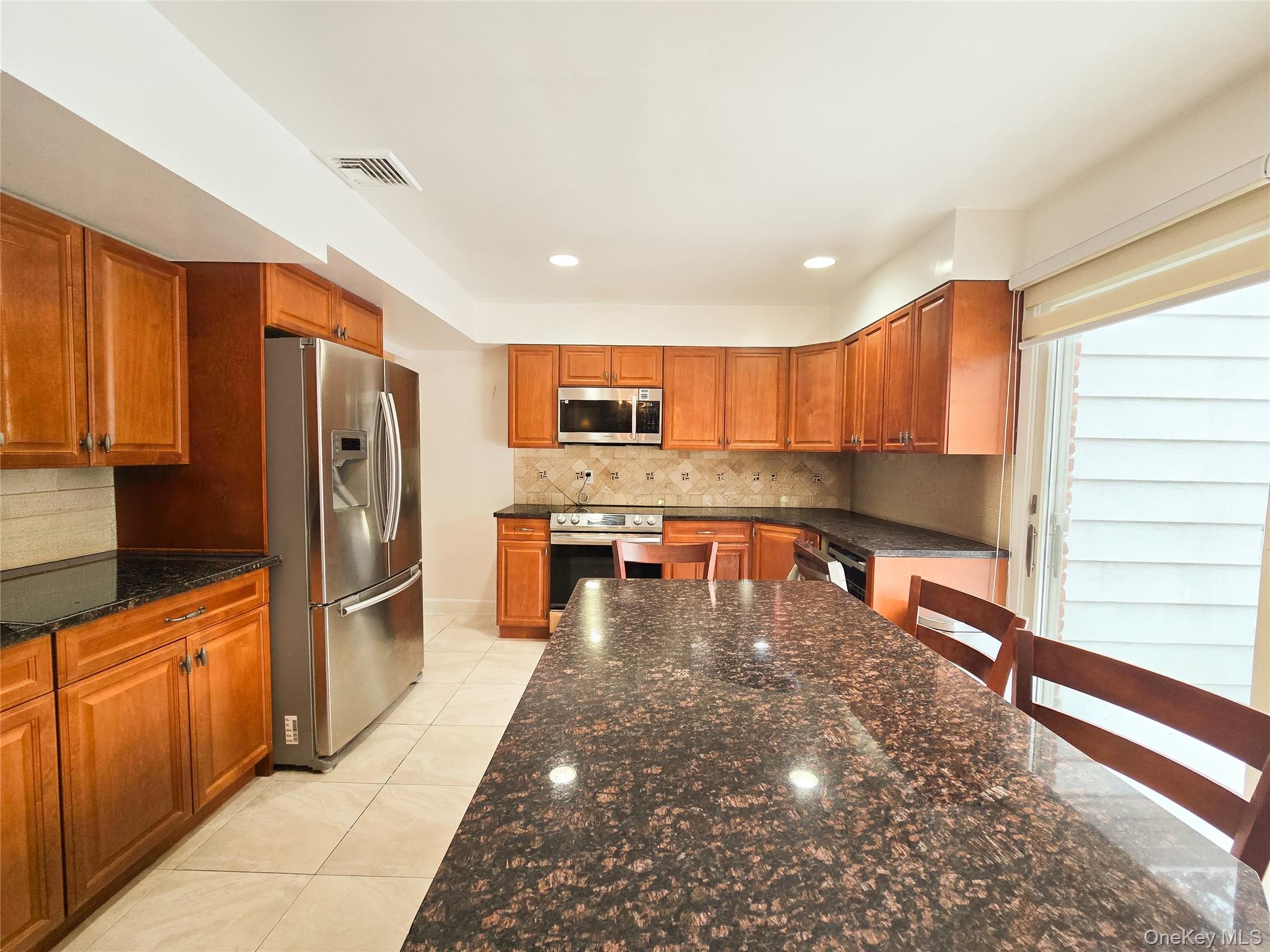 #10 photo, 64 Middleneck Road, नासाउ काउंटी Roslyn , NY 11576