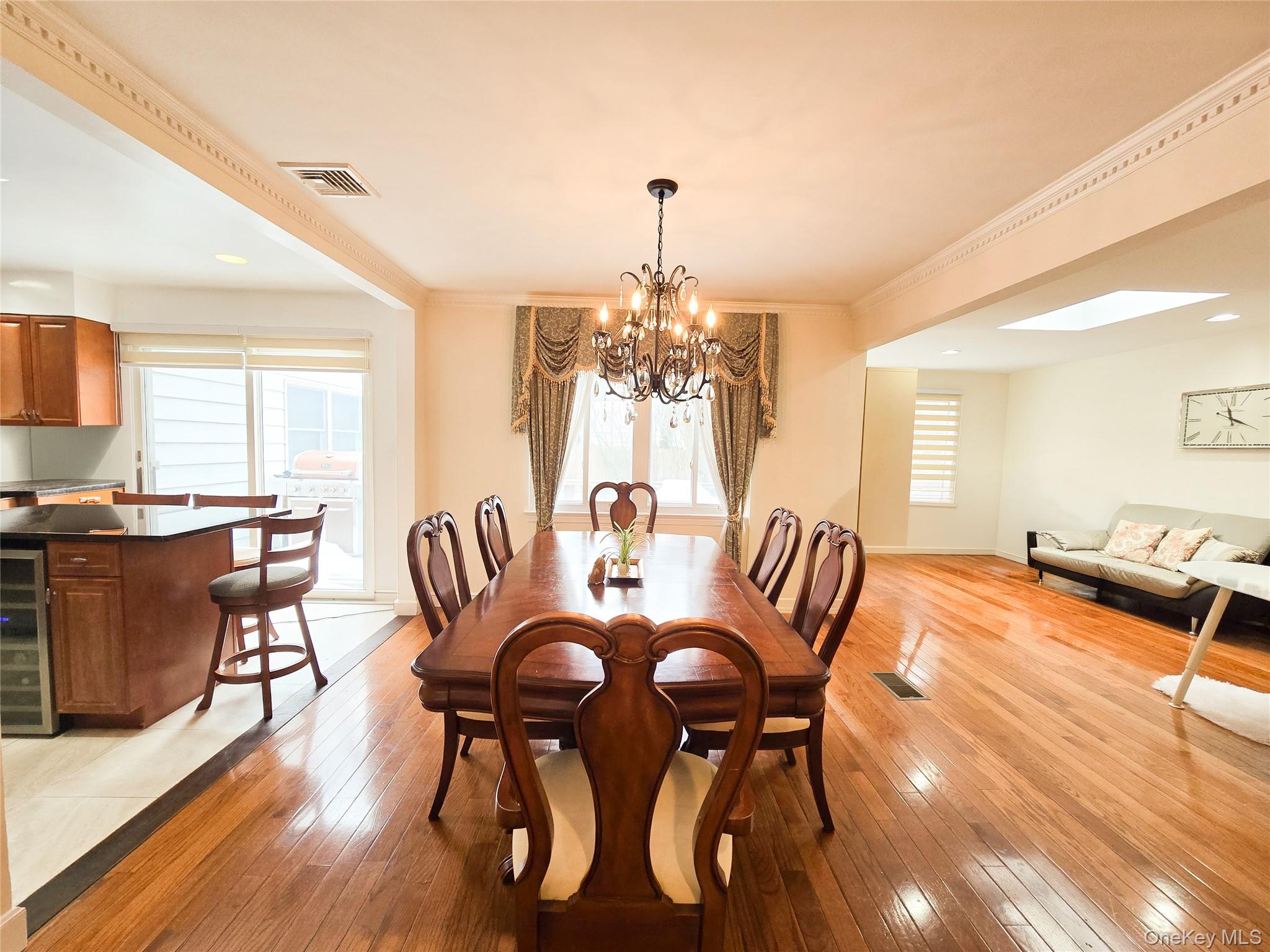 #11 photo, 64 Middleneck Road, नासाउ काउंटी Roslyn , NY 11576