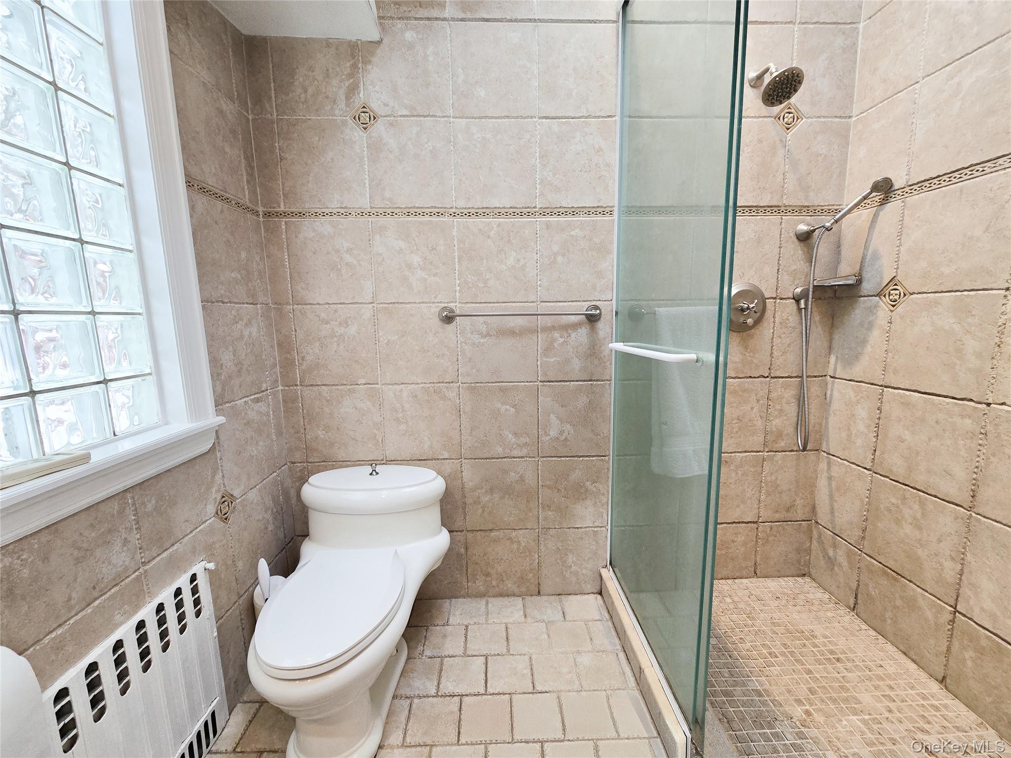 #16 photo, 64 Middleneck Road, नासाउ काउंटी Roslyn , NY 11576