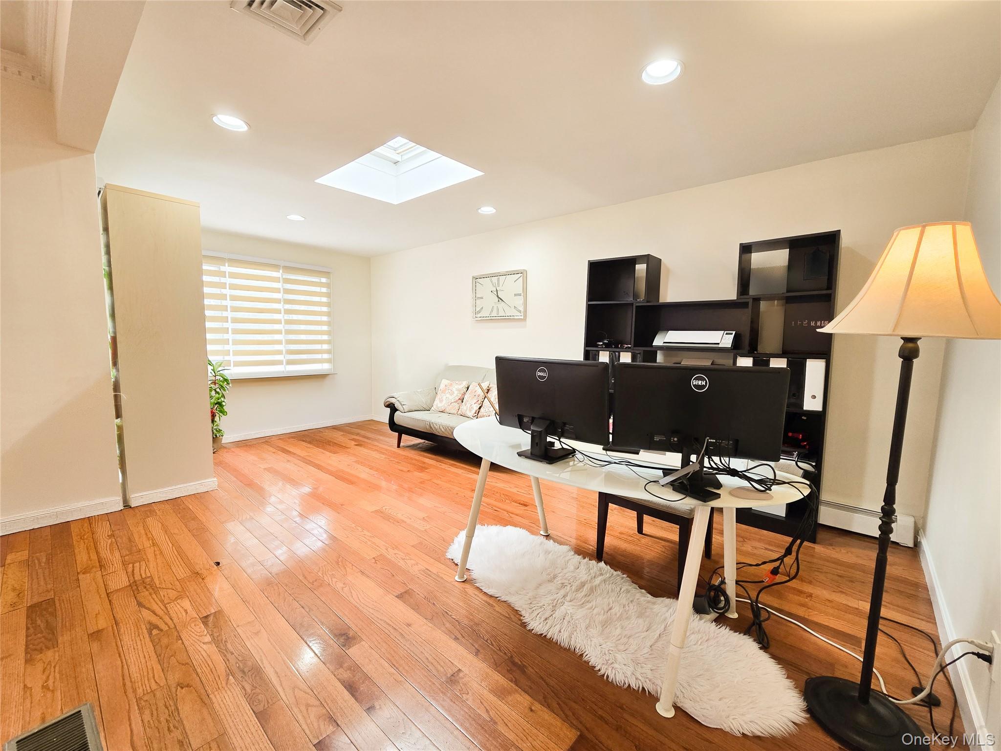 #3 photo, 64 Middleneck Road, नासाउ काउंटी Roslyn , NY 11576