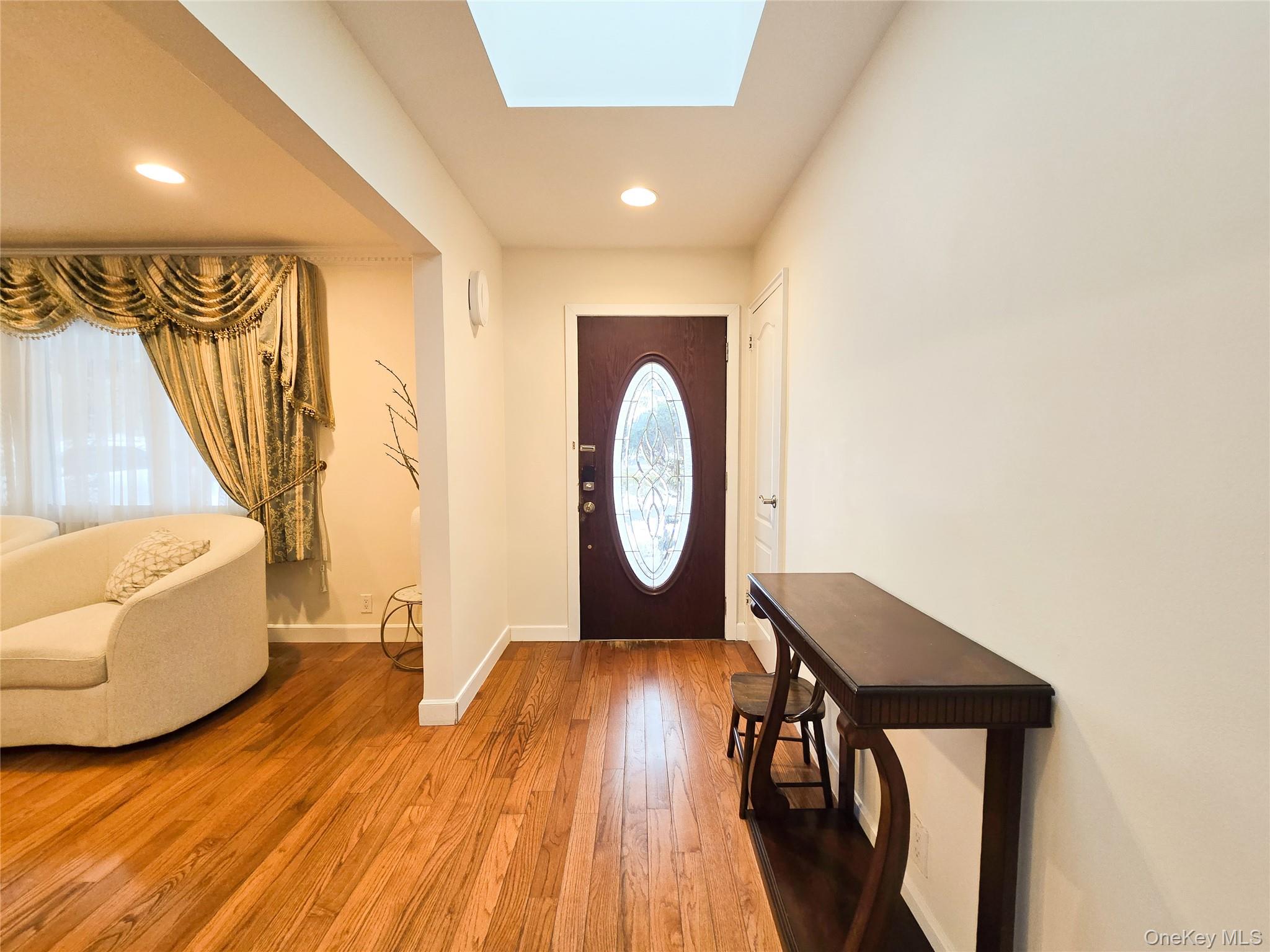 #4 photo, 64 Middleneck Road, नासाउ काउंटी Roslyn , NY 11576