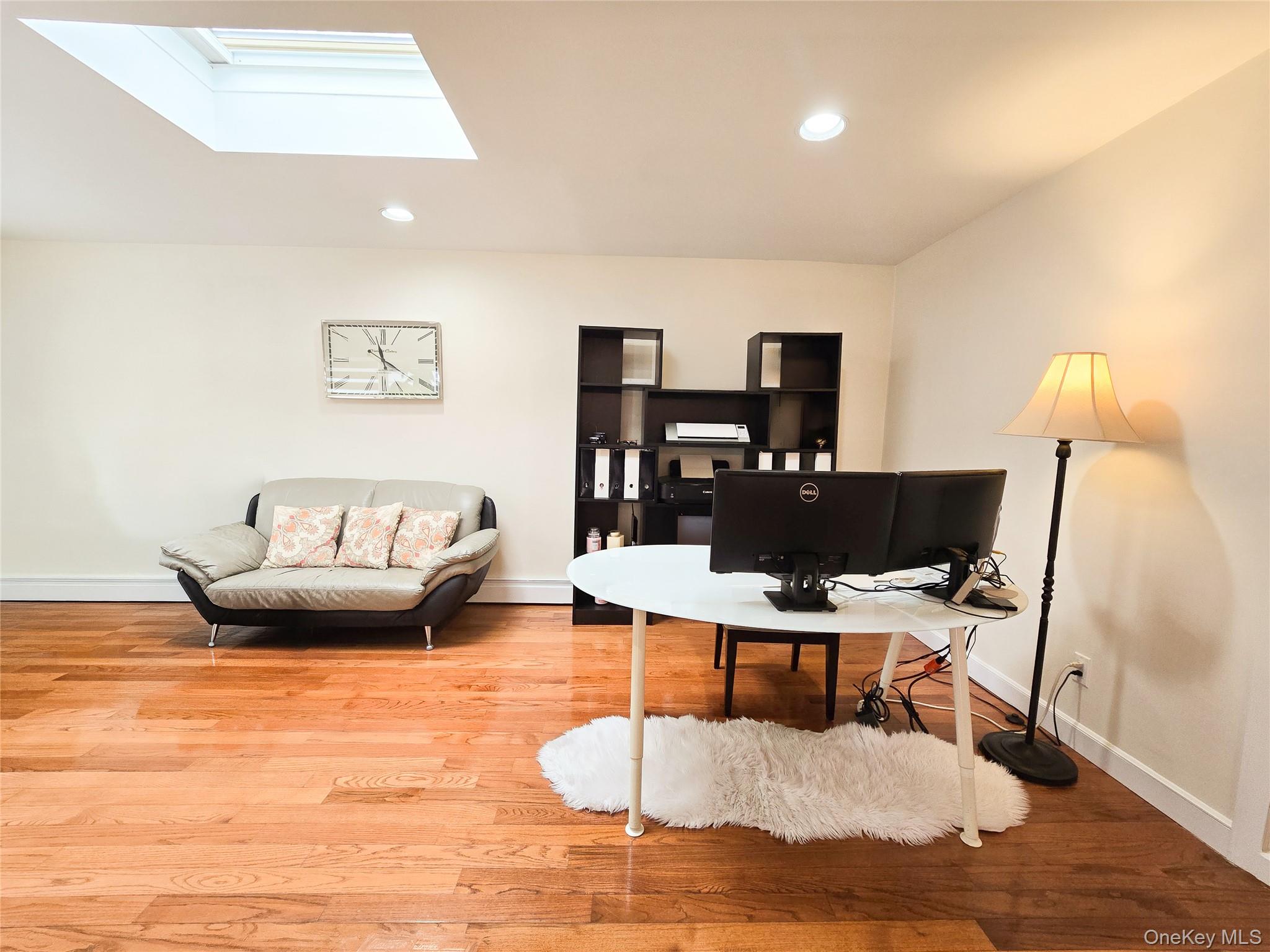 #8 photo, 64 Middleneck Road, नासाउ काउंटी Roslyn , NY 11576