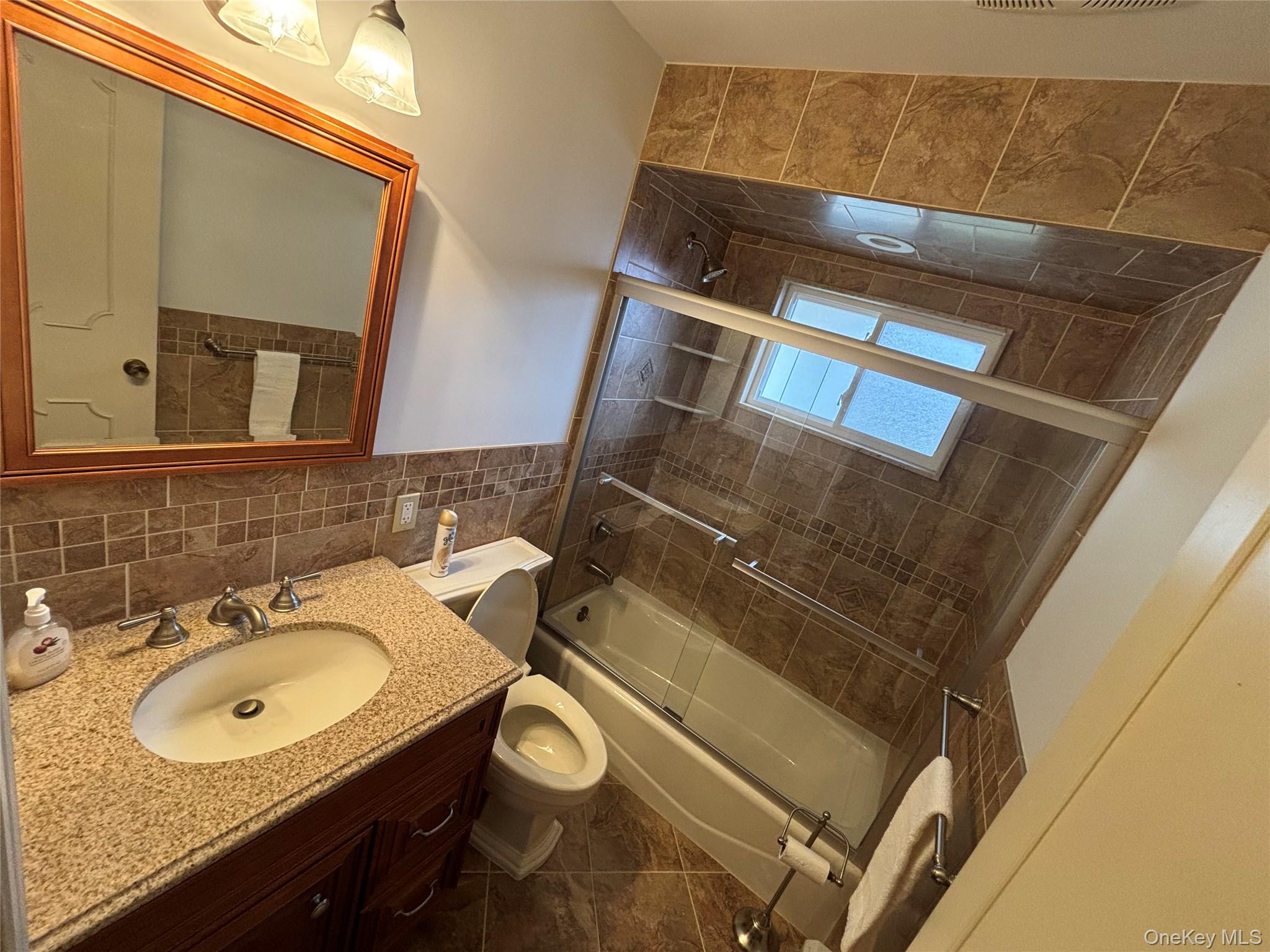 #19 photo, 660 Hewlett Street, Franklin Square , NY 11010