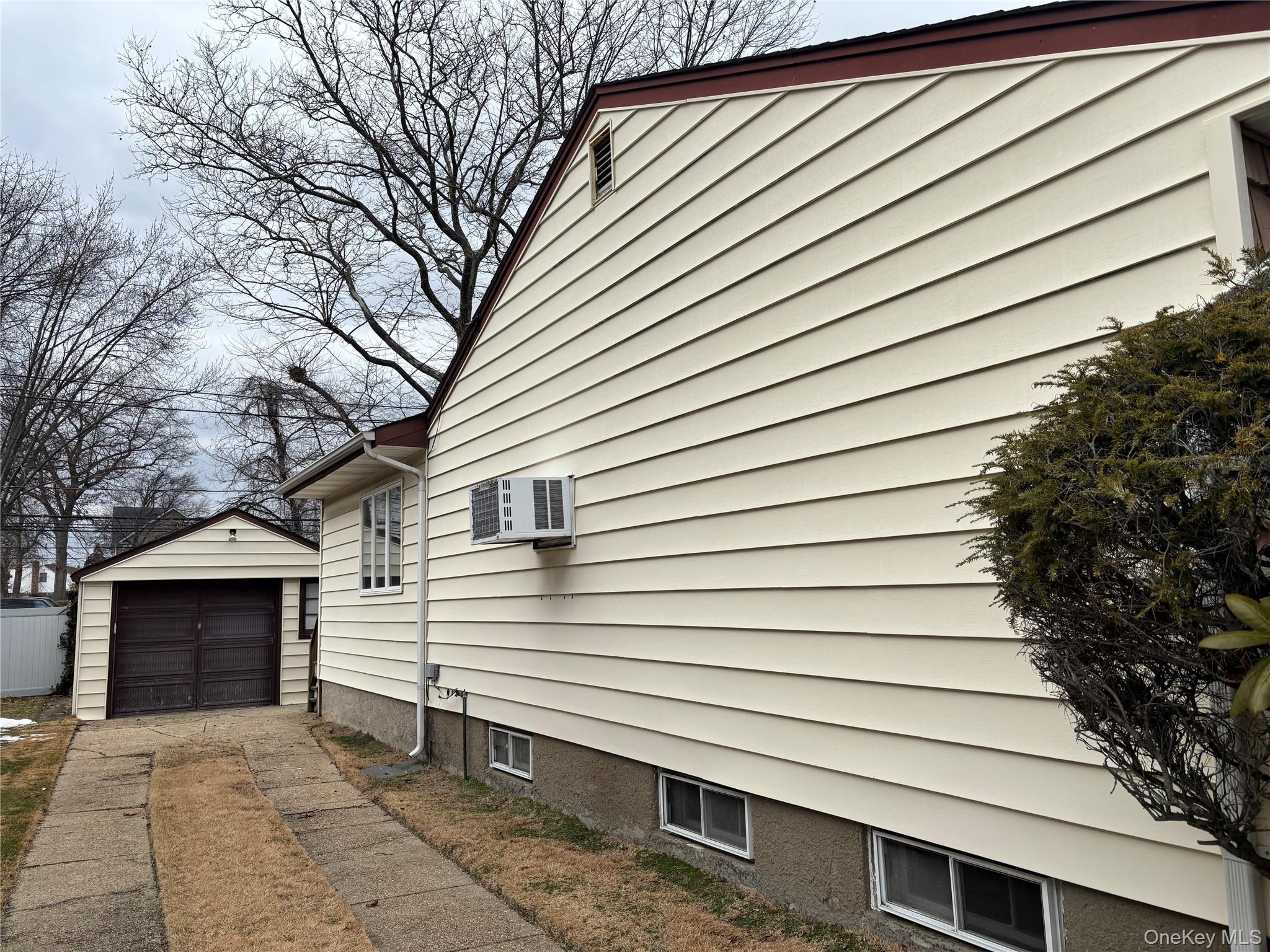 #3 photo, 660 Hewlett Street, Franklin Square , NY 11010