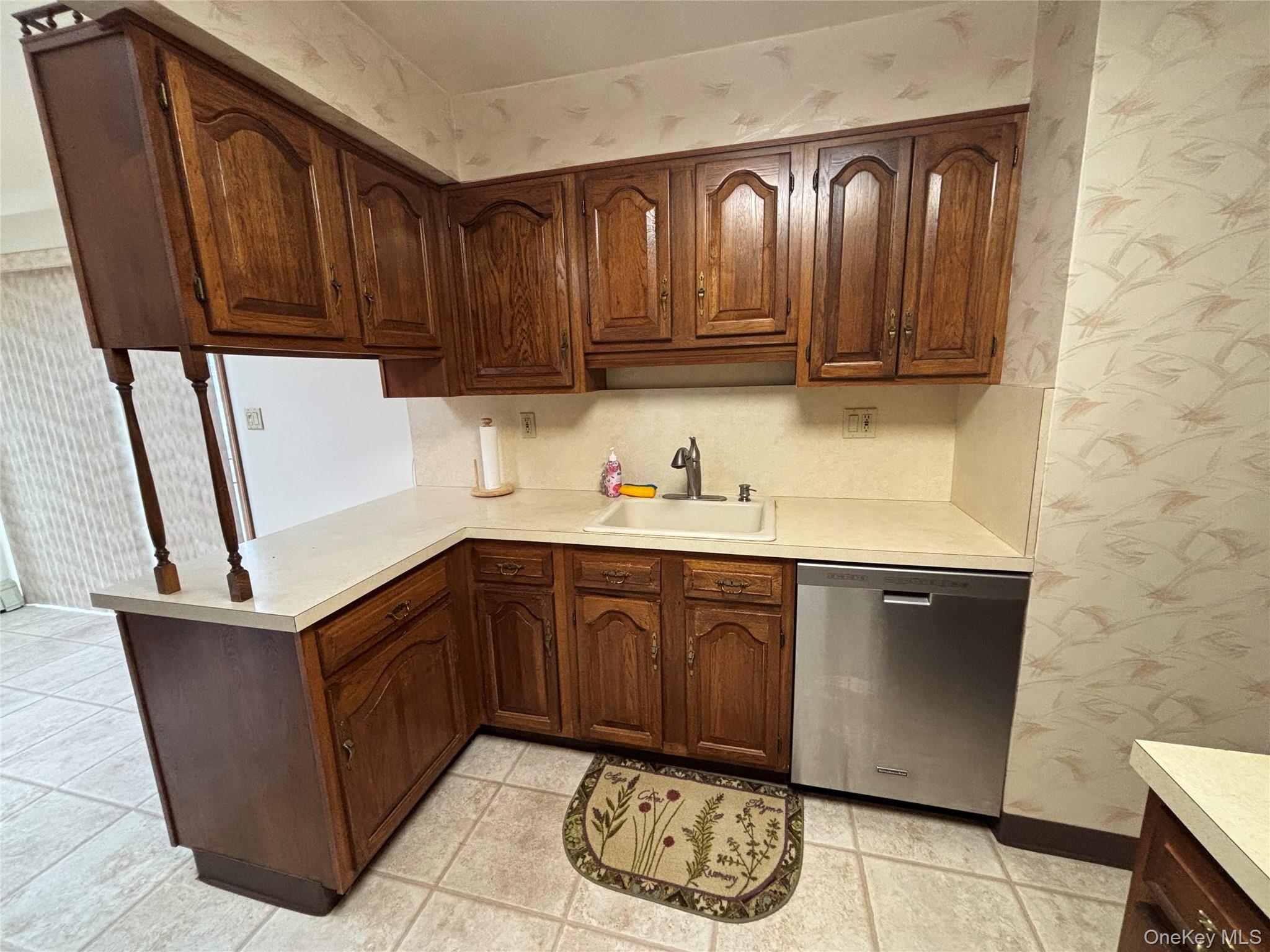 #8 photo, 660 Hewlett Street, Franklin Square , NY 11010